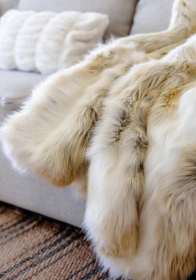 Luxury Arctic Fox Fur Throw Blanket - Soft & Warm Winter Bedding for Home Decor, Couch, Sofa - Cozy Gift for Christmas & Cold Weather