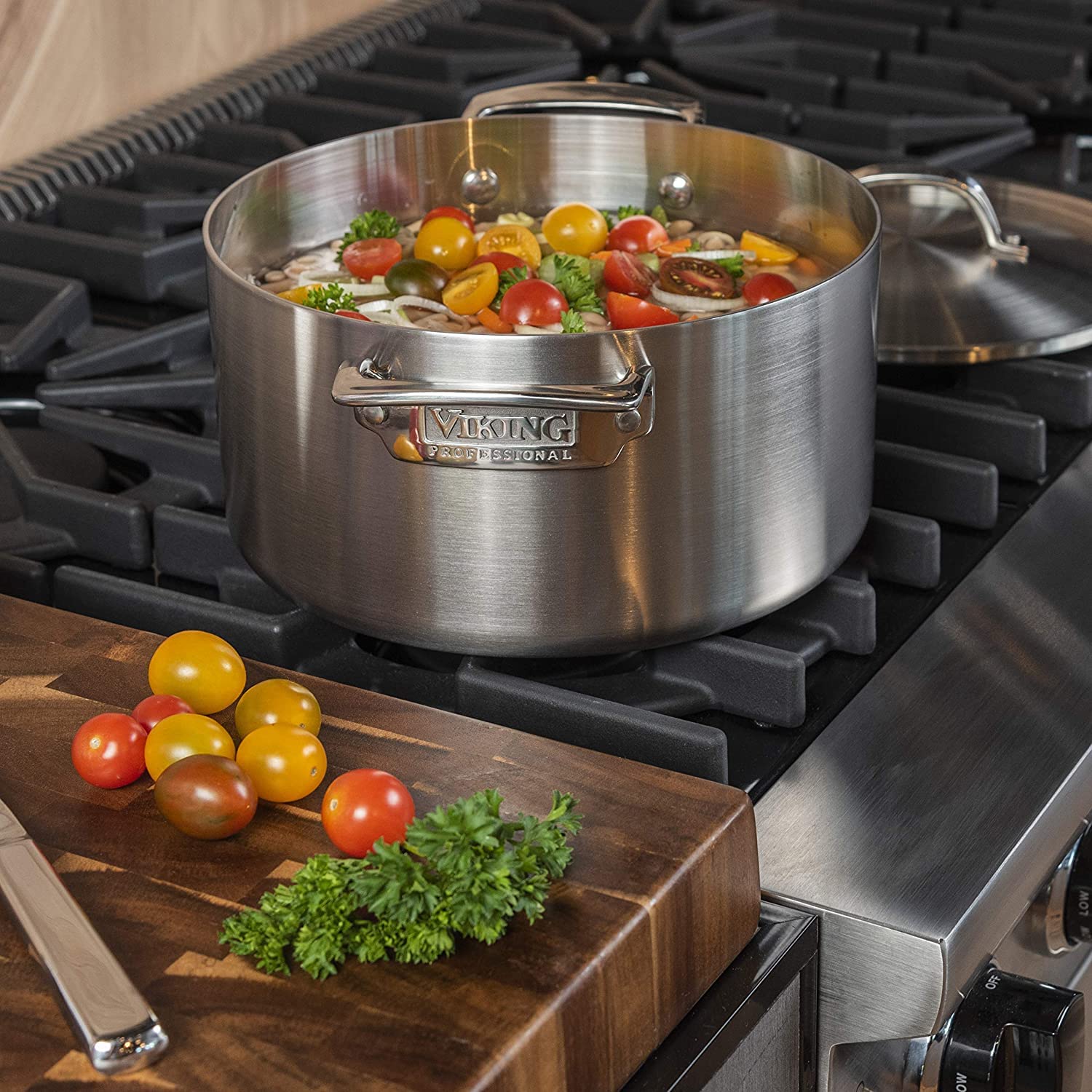 Viking 5-Ply Stainless Steel Stock Pot with Lid - 6 Quart Soup Pot for Cooking, Boiling & Stewing - Professional Kitchen Cookware with Satin Finish - Perfect for Home Chefs & Restaurant Use
