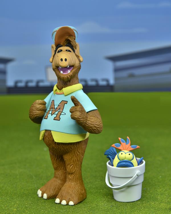 ALF Toony Classics Gordon Shumway Action Figure with Mallet, Fish & Bucket - Collectible 80s TV Show Character Toy for Fans & Nostalgia Lovers | Perfect for Display, Gifts & Pop Culture Collections