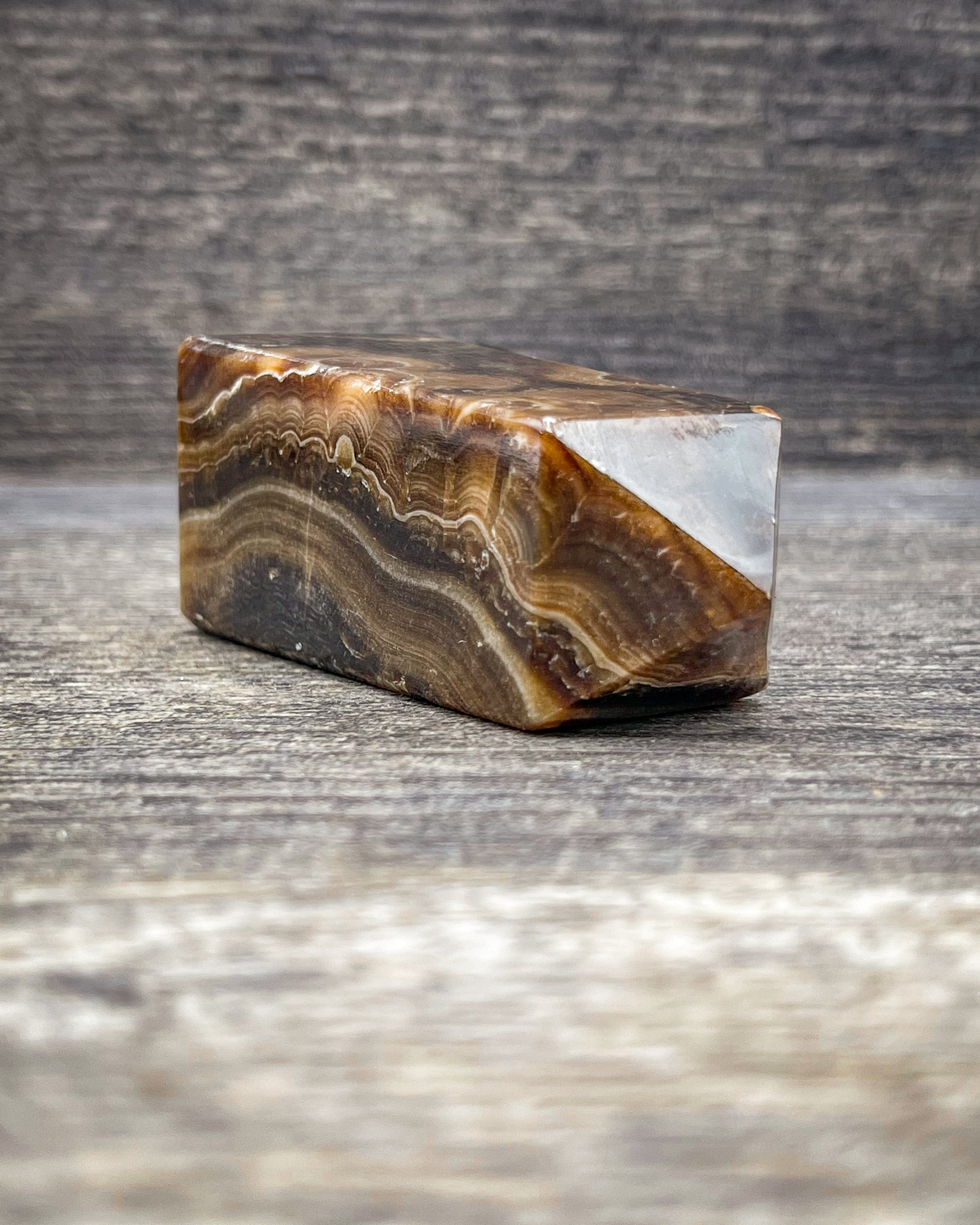 Natural Brown Onyx Tower Carving - 131g Handcrafted Stone Sculpture for Home Decor, Meditation & Feng Shui | Perfect for Office Desk, Bookshelf & Gift Giving