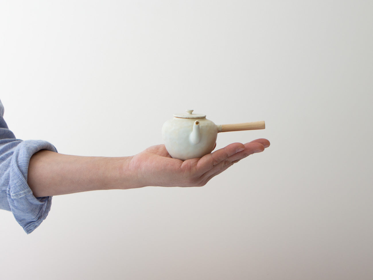 Premium White Fuyu Mini Kyusu Teapot - Authentic Japanese Ceramic Teapot for Green Tea & Sencha - Perfect for Home, Office & Tea Ceremonies