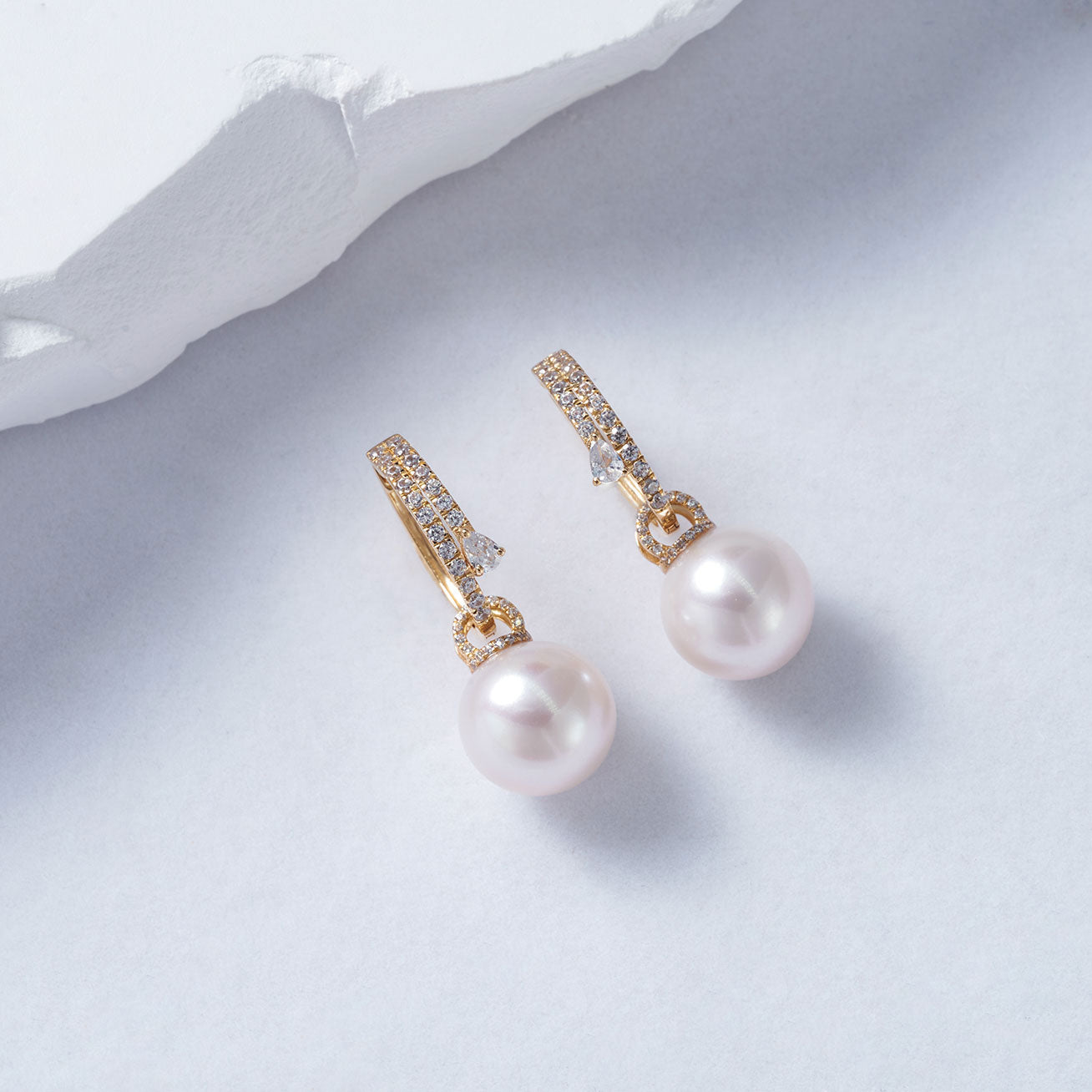 18K Solid Gold Pearl Earrings for Women - Classic Stud Earrings with Real Pearls - Perfect for Weddings, Parties & Special Occasions - KE00170