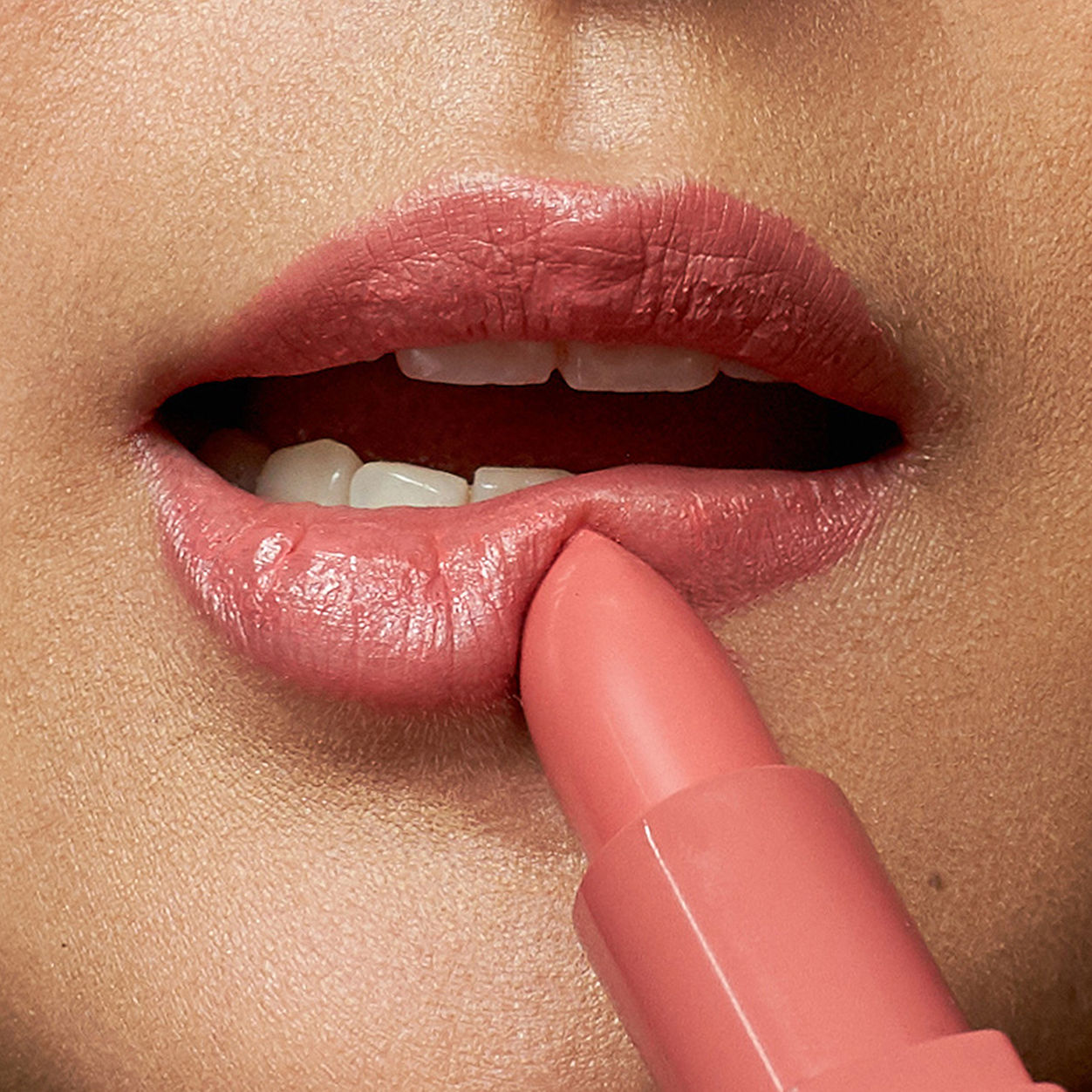 Long-Lasting Crushed Lip Color - Hydrating Matte Lipstick for Women, Vegan & Cruelty-Free - Perfect for Everyday Wear, Date Night & Special Occasions