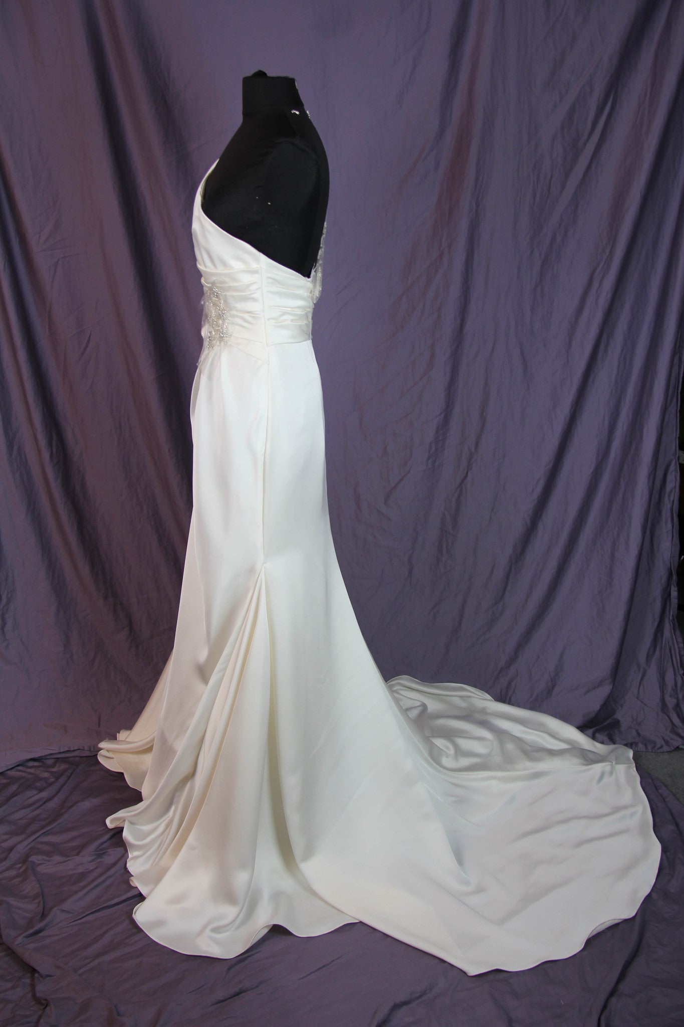 Pronovias Ugarte Wedding Dress - Elegant Lace Bridal Gown for Bride, Perfect for Church Ceremony & Formal Reception