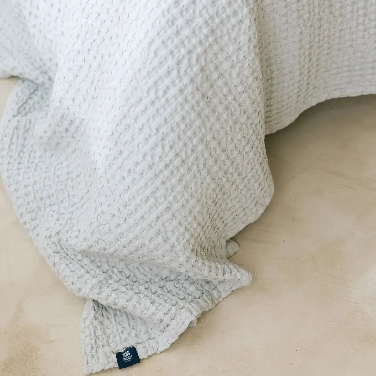 Santa Luzia Waffle Bedspread - Silver Grey | Soft & Breathable Bed Cover for All Seasons | Perfect for Bedroom, Guest Room & Dorm Decor
