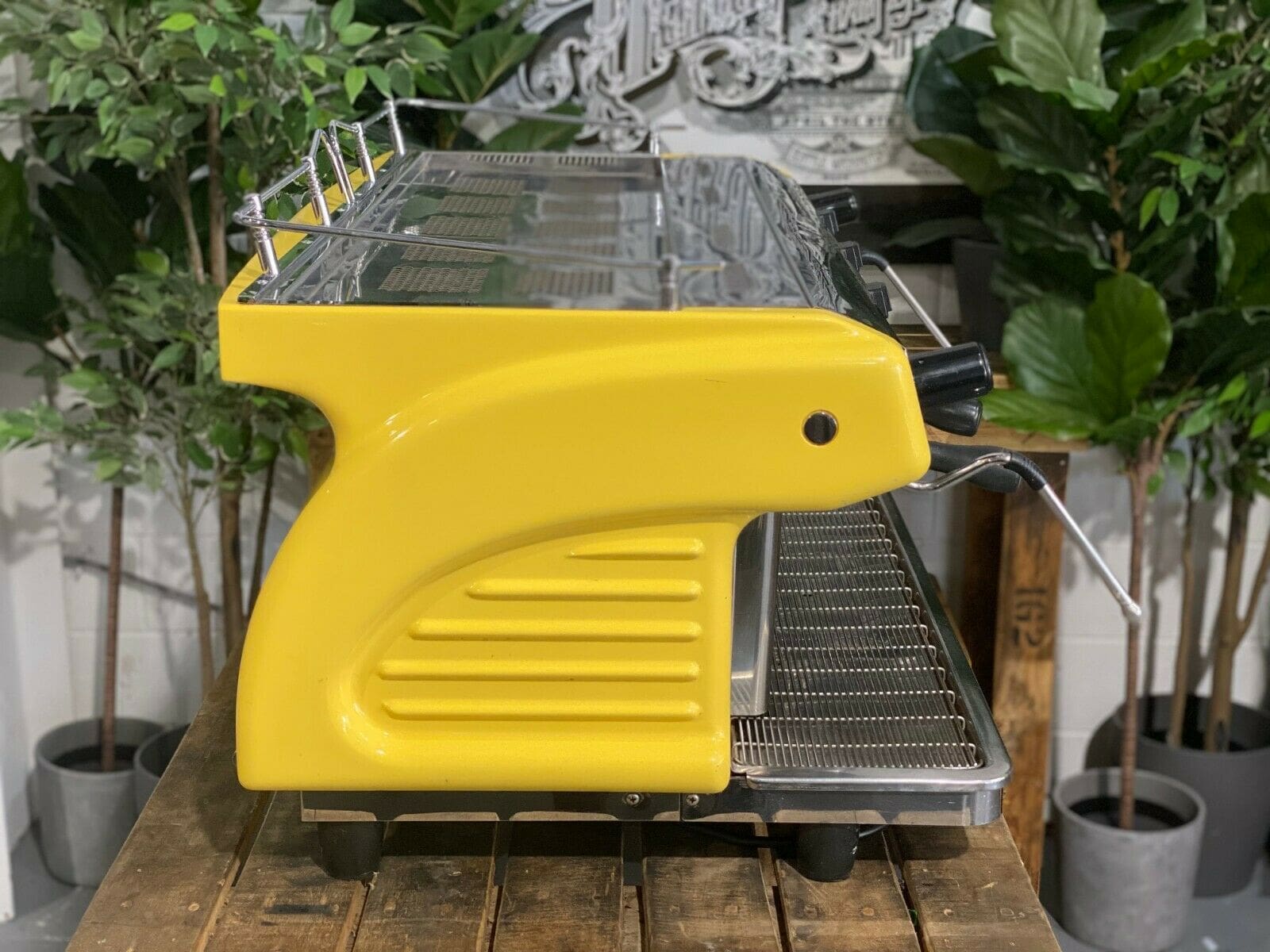 Expobar Ruggero 3 Group Commercial Espresso Machine in Vibrant Yellow - Perfect for Cafes, Restaurants & Coffee Shops