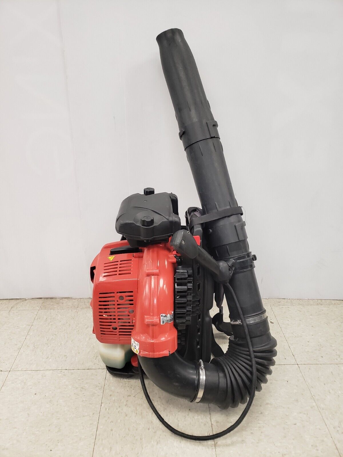 Redmax EB28500 Backpack Leaf Blower - 28.5cc 2-Cycle Gas Powered, Lightweight & Ergonomic Design for Yard Cleaning, Landscaping, and Leaf Removal