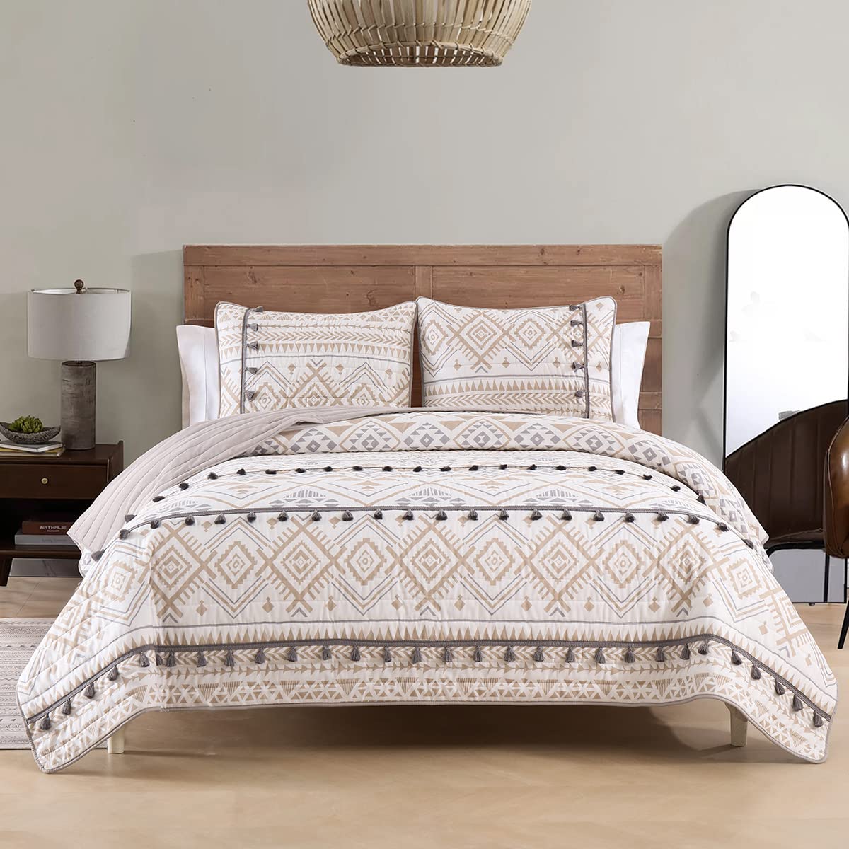 Boho Style Beige Twin Quilt Set with Tassel - Soft & Lightweight All-Season Bedspread - Twin Size Coverlet with Matching Pillow Sham (2-Piece Set) - Perfect for Bohemian Bedroom Decor & Guest Room Styling
