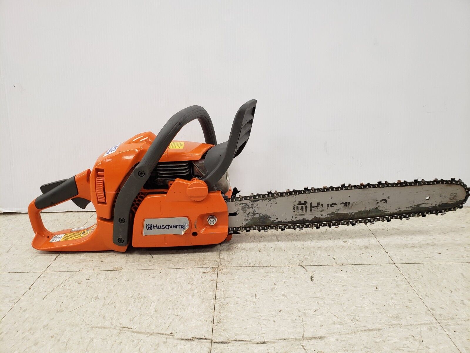 Husqvarna 455 X-TORQ 18-Inch Gas Chainsaw - Professional-Grade Power for Tree Cutting, Logging & Firewood - Durable & High-Performance Chainsaw for Homeowners & Landscapers