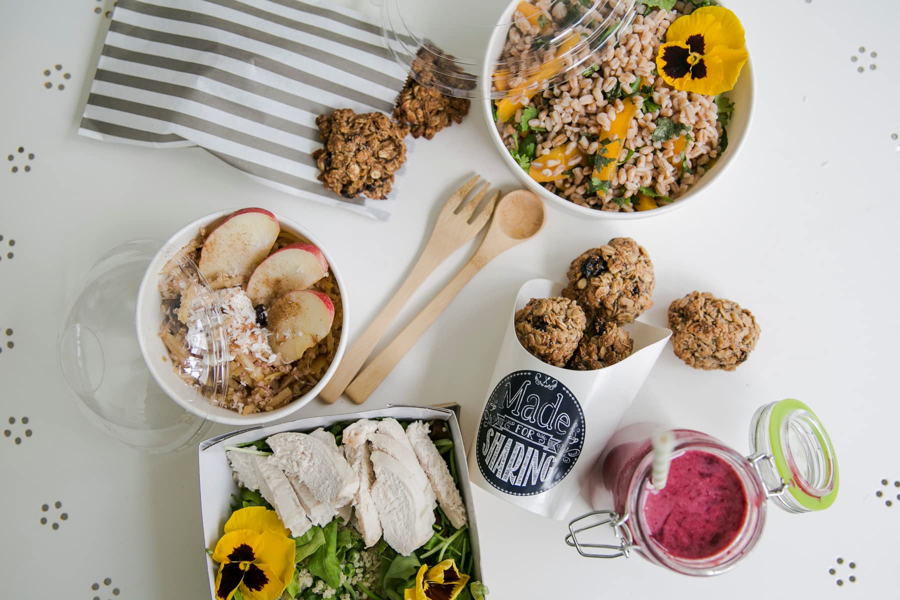 Eco-Friendly Newspaper Print Paper Food Containers - 12 oz Round Microwave-Safe Deli Containers for Takeout, To-Go Meals & Picnics (Case of 500, Recyclable) - Perfect for Restaurants, Food Trucks & Catering Services