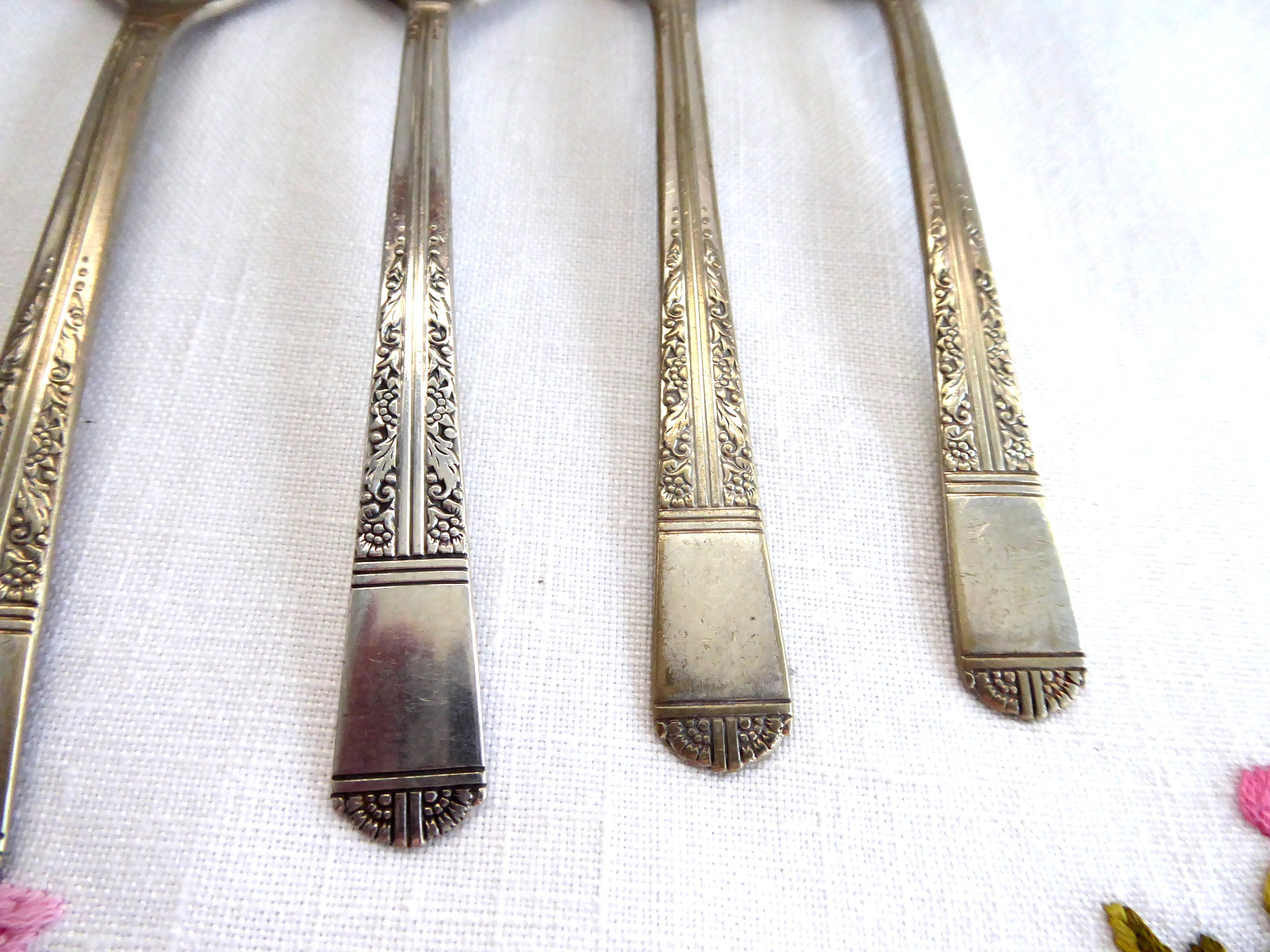 Vintage Oneida Royal Oak Oakleigh Tea Spoons Set of 5 - 1940s Silver Plated Flatware for Tea Parties, Afternoon Tea & Collectibles - No Monogram