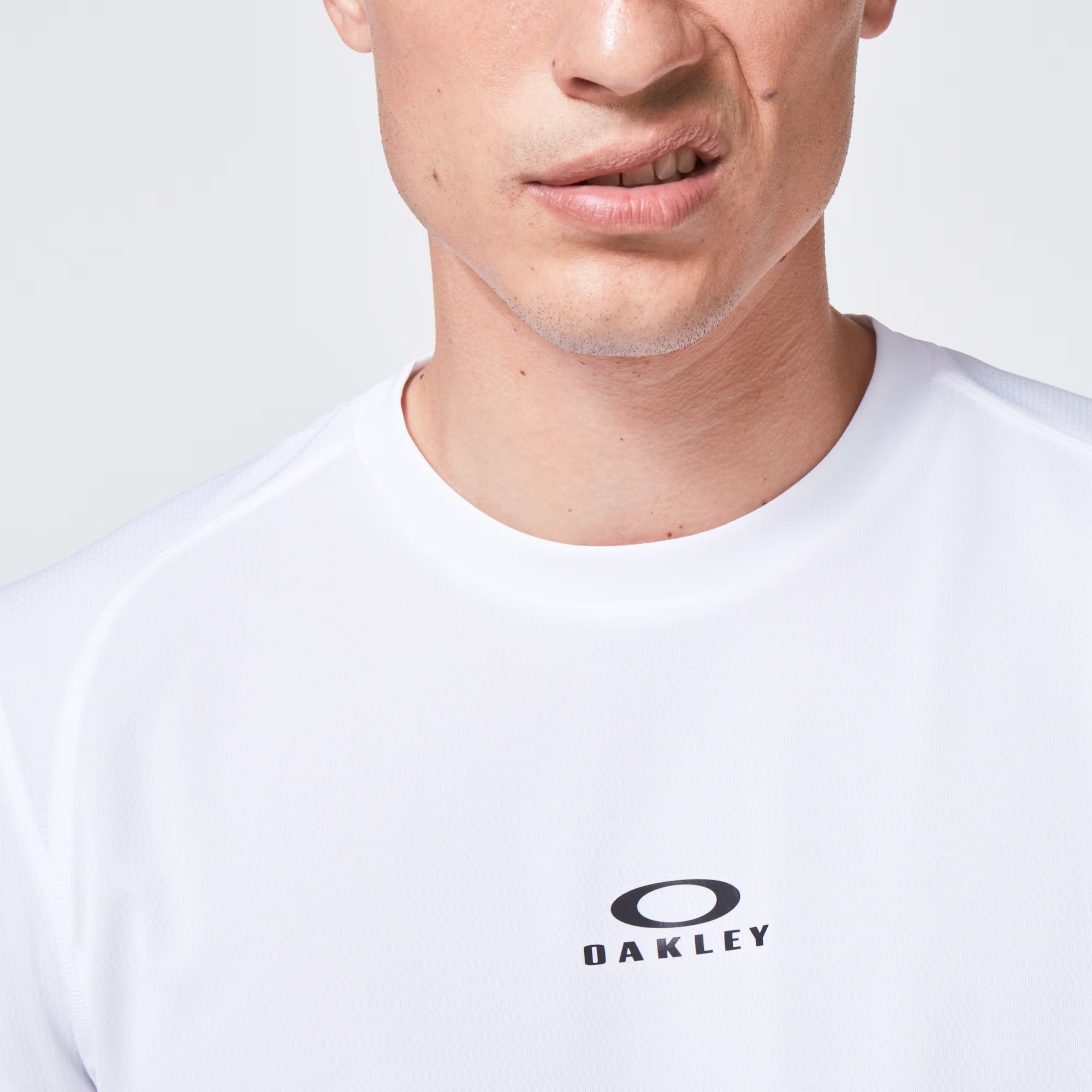 Oakley Foundational Training Short Sleeve T-Shirt for Men - Breathable White Workout Tee for Gym, Running & Fitness Training