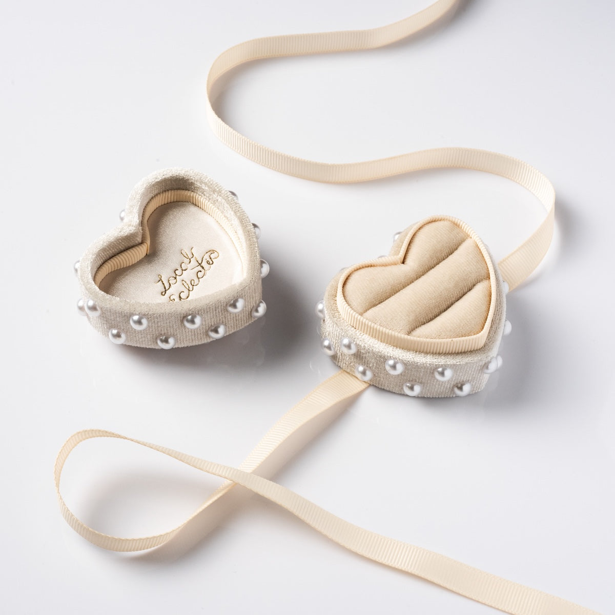 Heart Shaped Velvet Jewelry Box for Rings - Elegant Pearl Wedding Ring Holder, Perfect for Engagement, Proposal & Anniversary Gifts