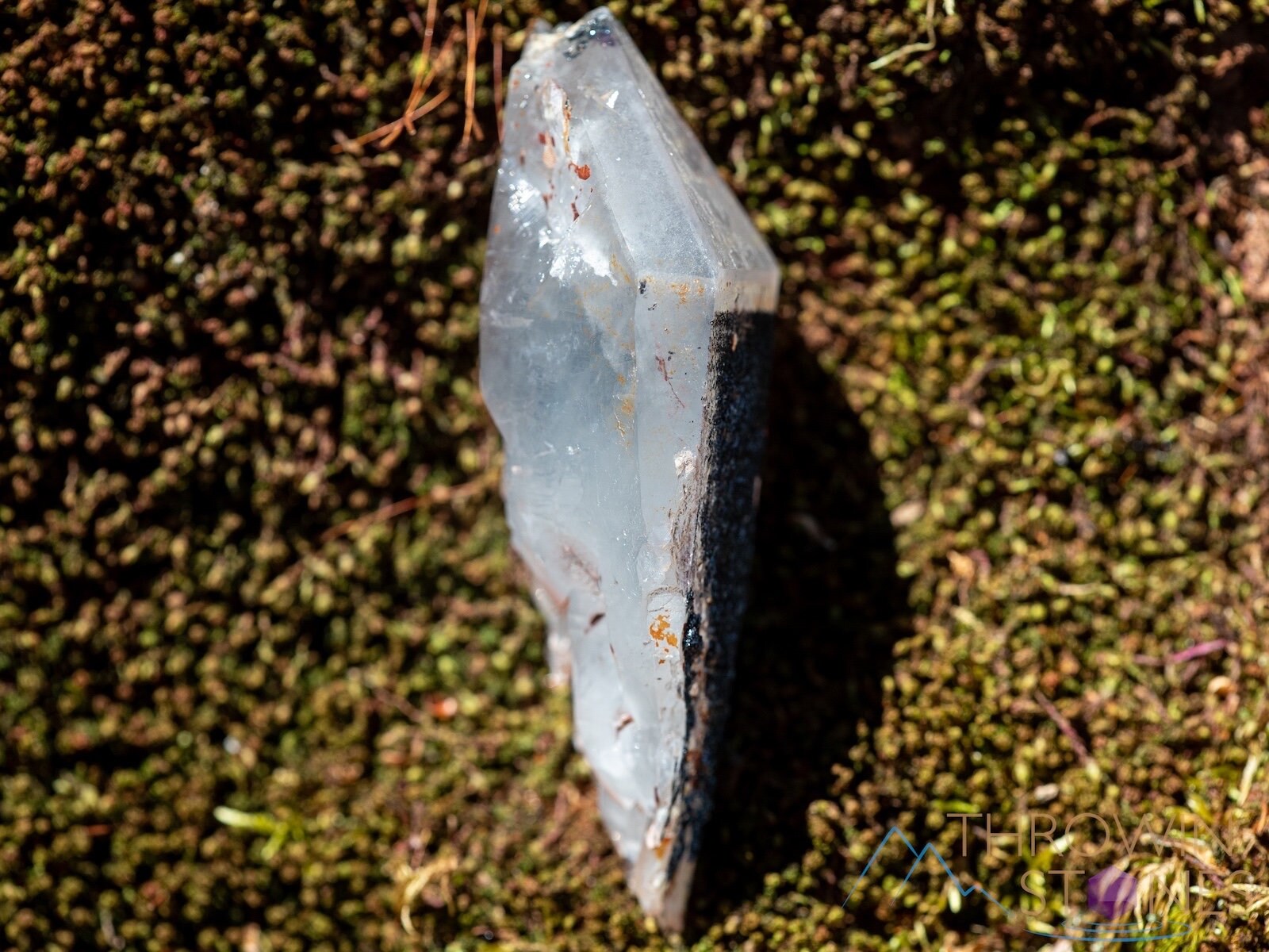 Natural QUARTZ Raw Crystal Point with HEMATITE - Healing Stone for Meditation, Reiki, Chakra Balancing | Unique Housewarming Gift & Spiritual Home Decor | Raw Crystals and Stones Collection (39913)