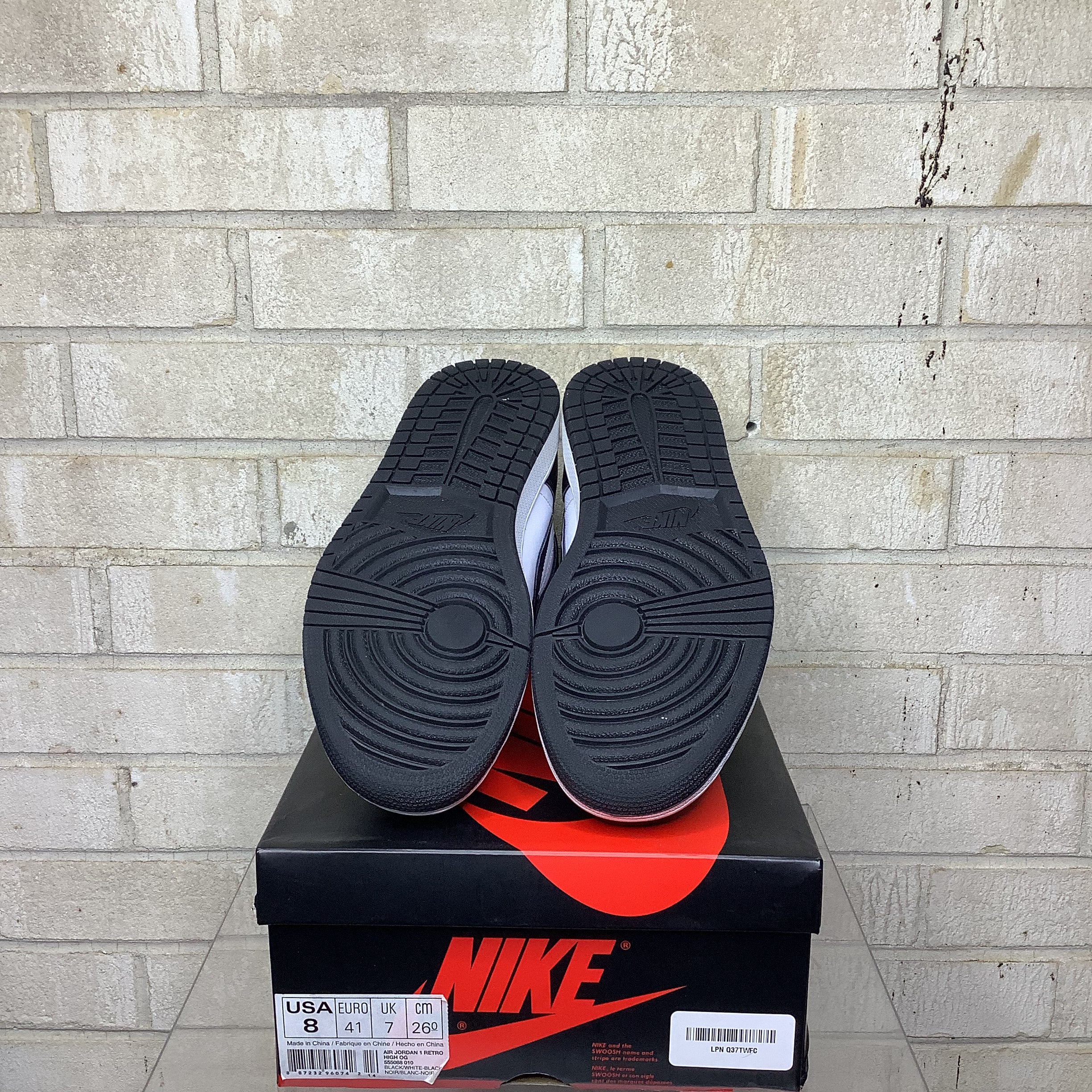 Original Air Jordan 1 Retro High OG 'Black/White' Men's Basketball Shoes Size 8 (555088-010) - Classic Sneakers for Streetwear, Casual & Sports Fashion