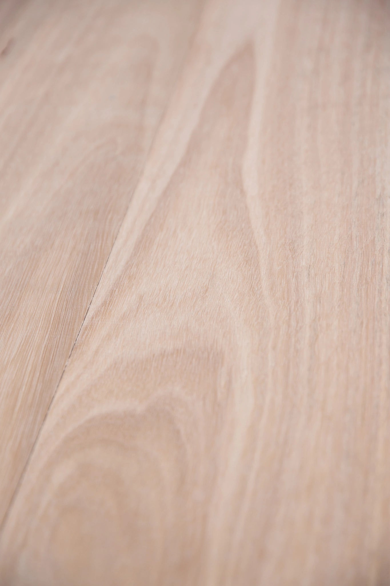 Premium Blackbutt 200x25mm Select Grade Kiln Dried Rough Sawn Timber - Perfect for Joinery, Flooring, and DIY Woodworking Projects