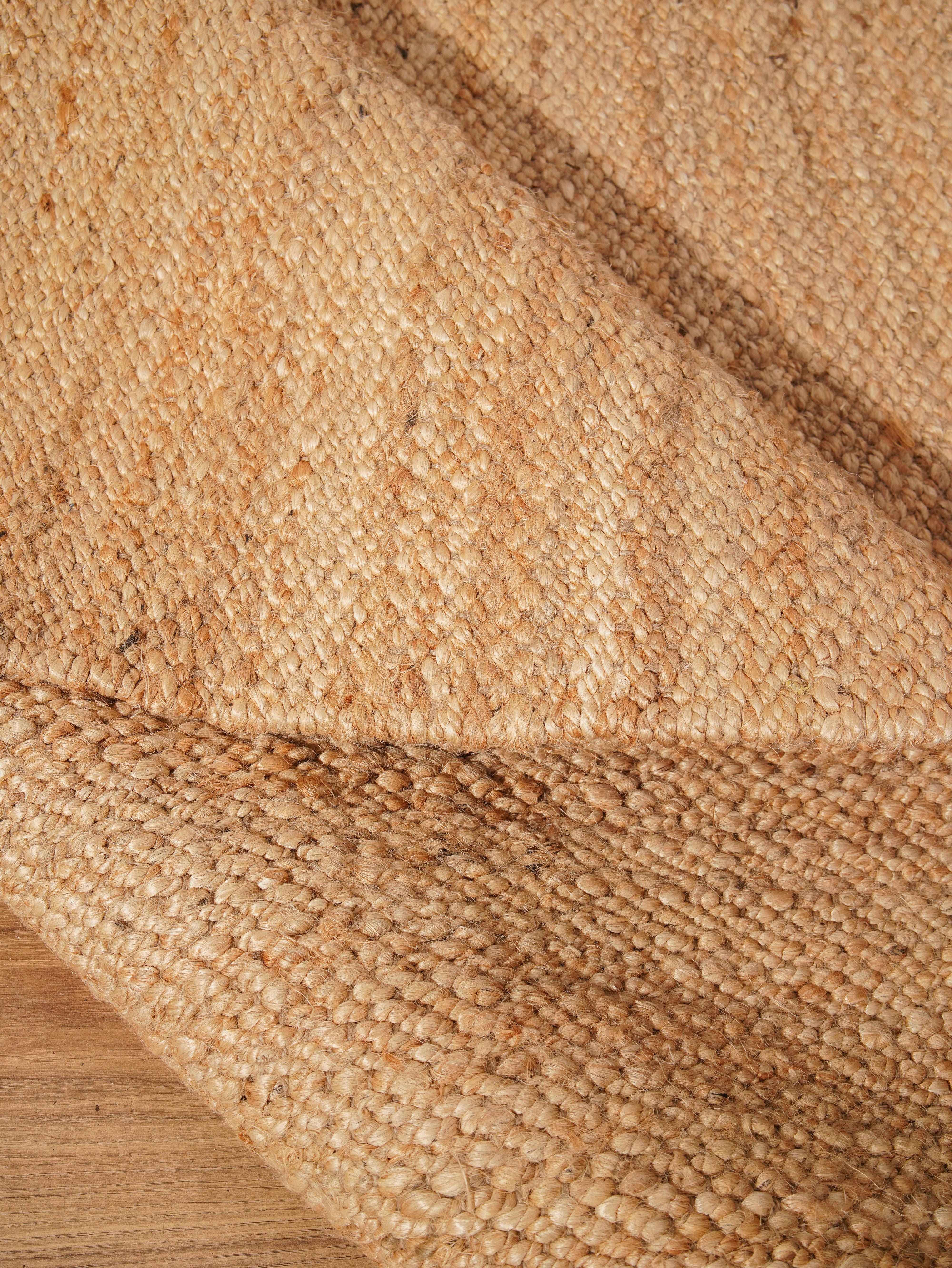 Classic Handwoven Jute Braided Rug - Natural Fiber Floor Mat for Living Room, Bedroom, or Entryway - Eco-Friendly Home Decor