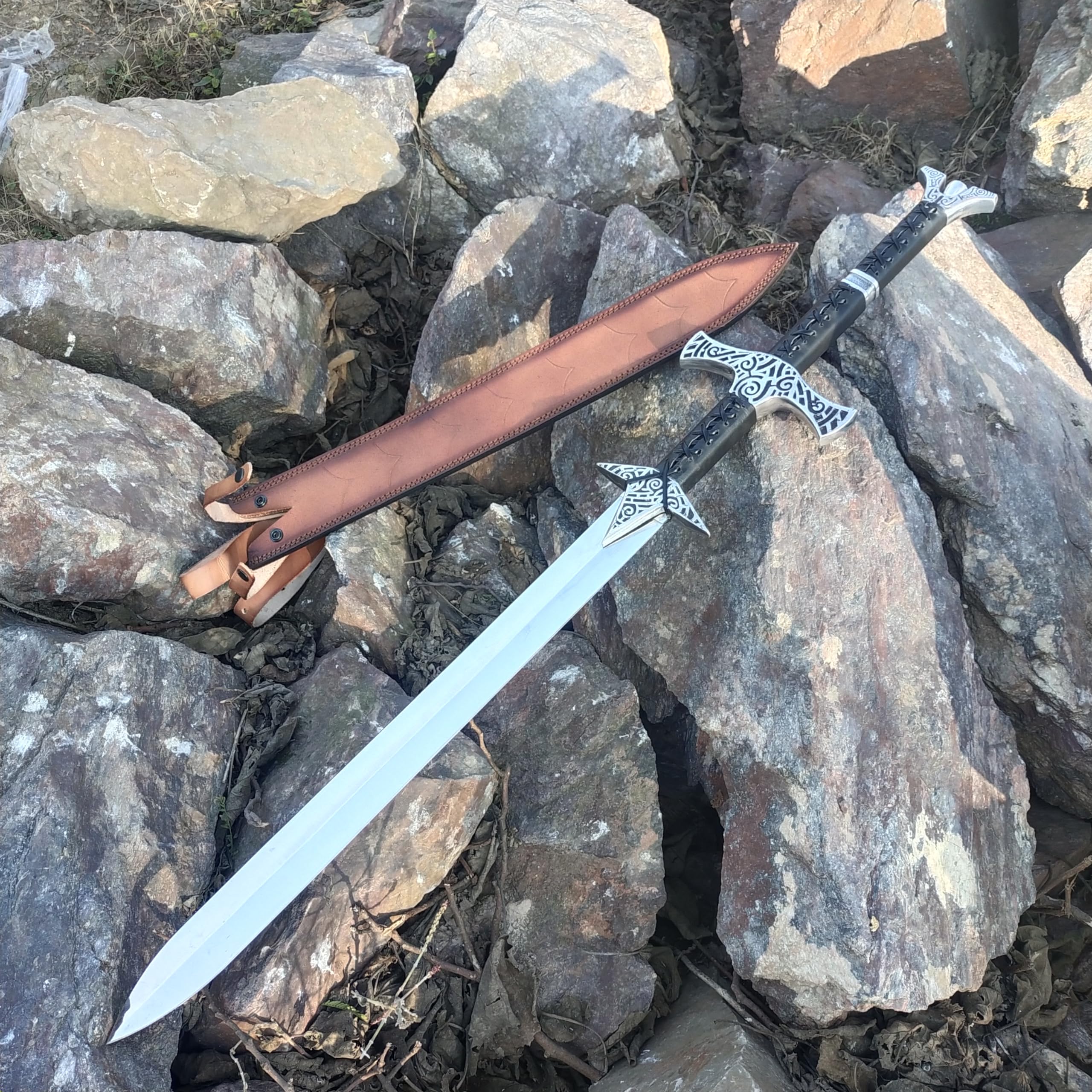 Authentic Medieval Viking Sword - Handmade Spring Steel Blade with Premium Cowhide Leather Sheath & Belt - Perfect for Cosplay, LARP, Historical Reenactment and Collector's Display - Unique Barbarian Sword Gift for Men
