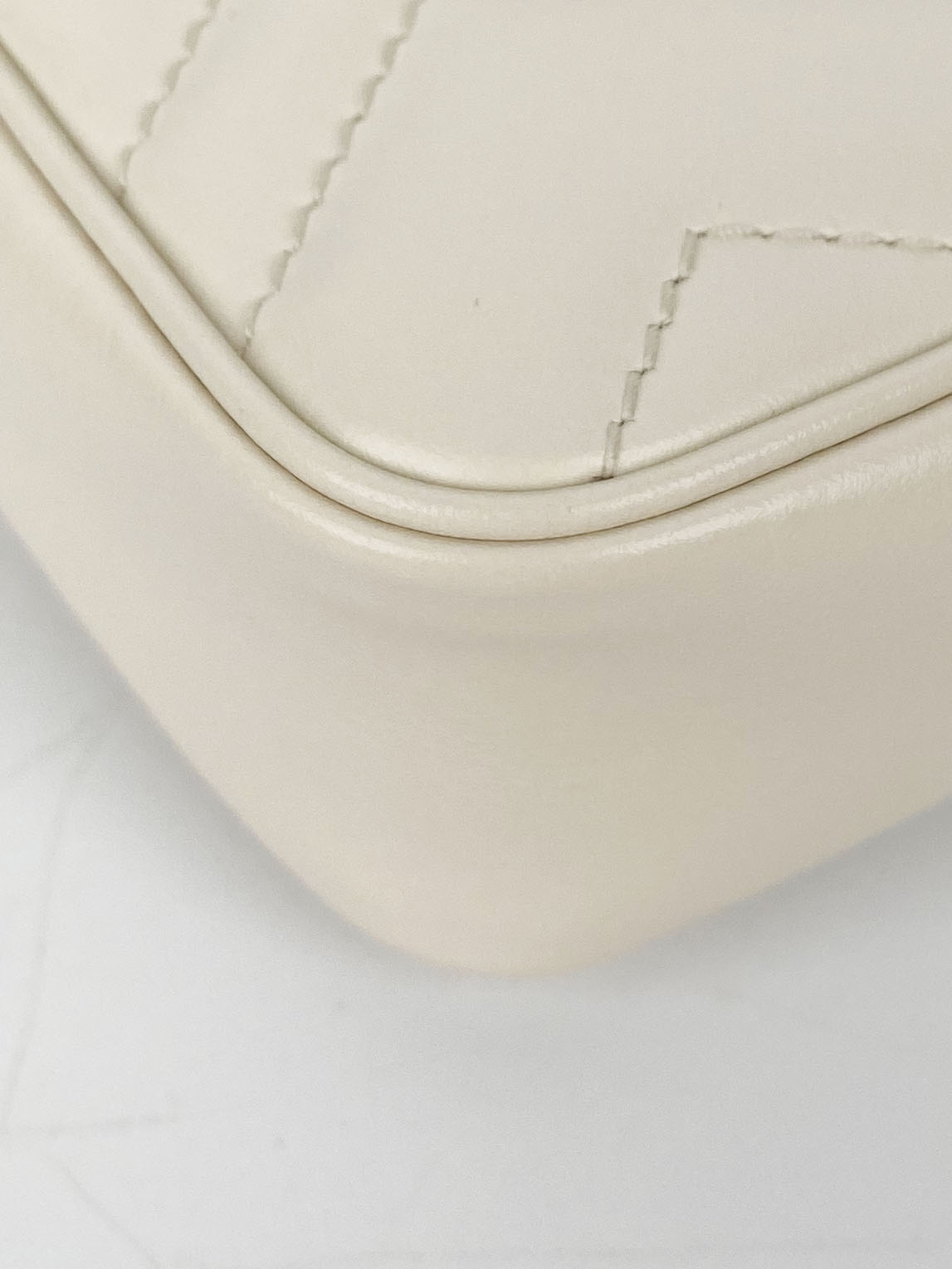 Gucci Super Mini White Marmont Crossbody Bag - Luxury Leather Shoulder Purse for Women, Perfect for Date Night & Evening Events