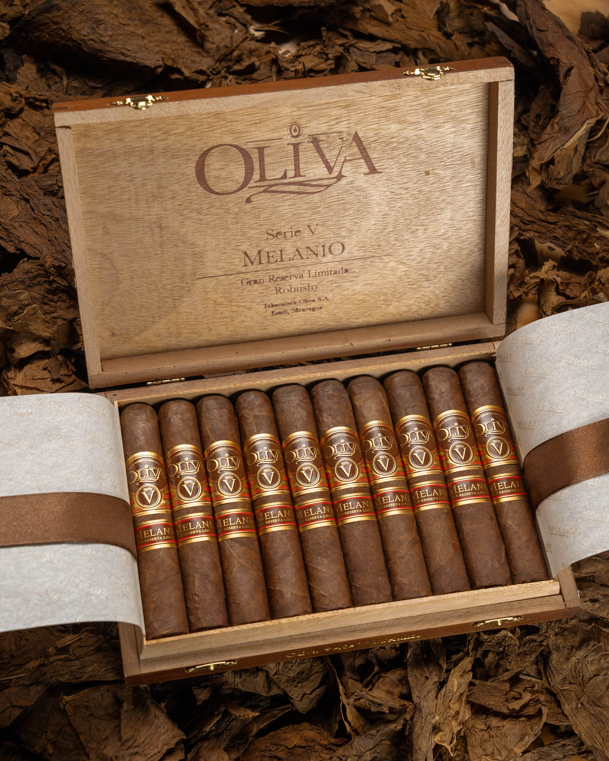 Premium Oliva Serie V Melanio Robusto Cigars - Handcrafted Box-Pressed Sticks for Special Occasions & Relaxation Moments