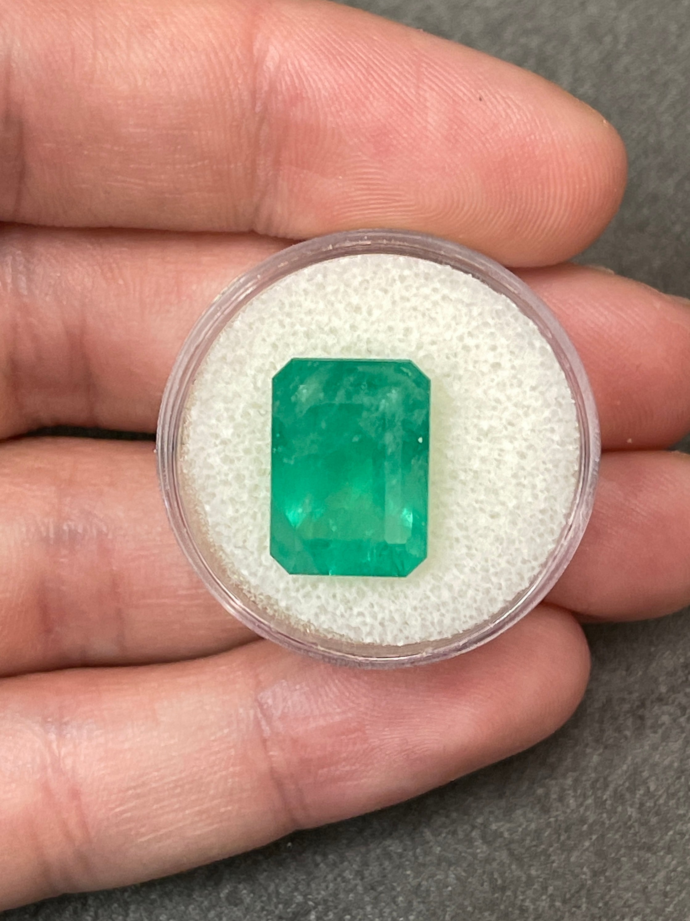 8.84 Carat Natural Colombian Loose Emerald - Vivid Green Color, 14.5x1.5mm Emerald Cut Gemstone for Jewelry Making, Engagement Rings & Luxury Gifts