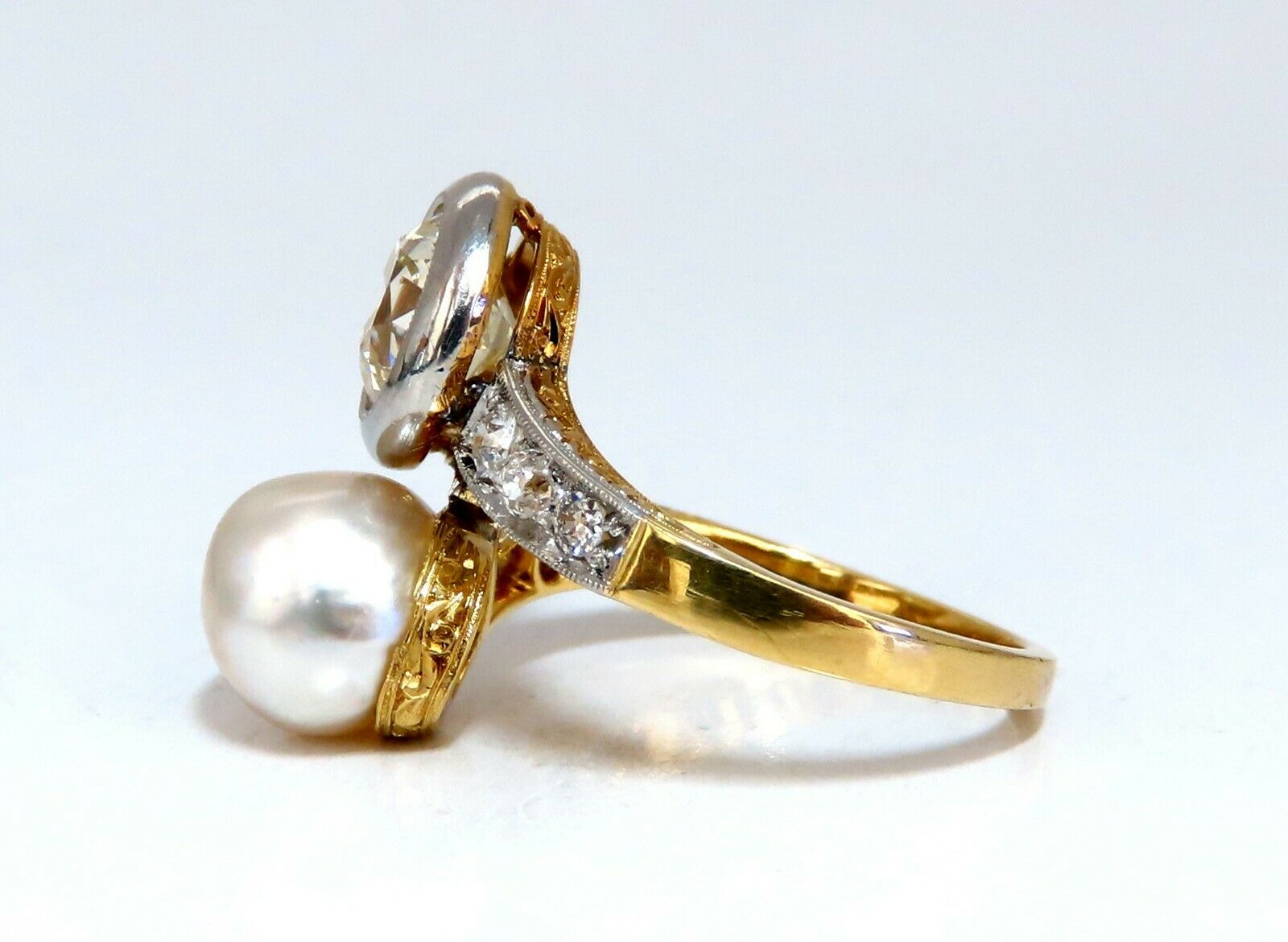 GIA Certified Natural Saltwater Pearl & Diamond Ring in 18K Gold - Elegant Light Yellow Jewelry for Weddings, Anniversaries & Special Occasions