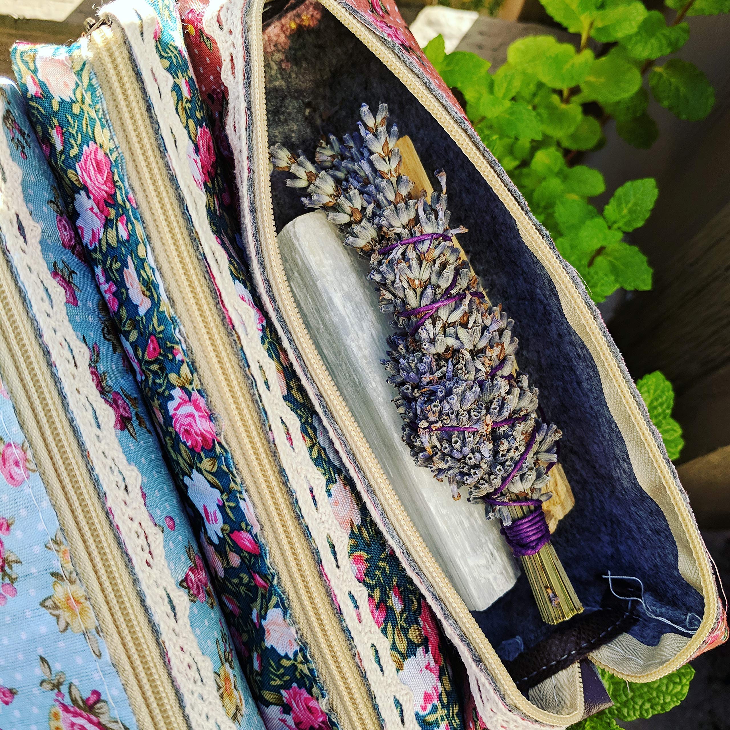 Lavender Smudge Stick Bundle with Selenite & Palo Santo - Boho Home Decor, Witchy Gifts for Meditation & Rituals - Sacred Smoke Cleansing for Spiritual Healing & Relaxation