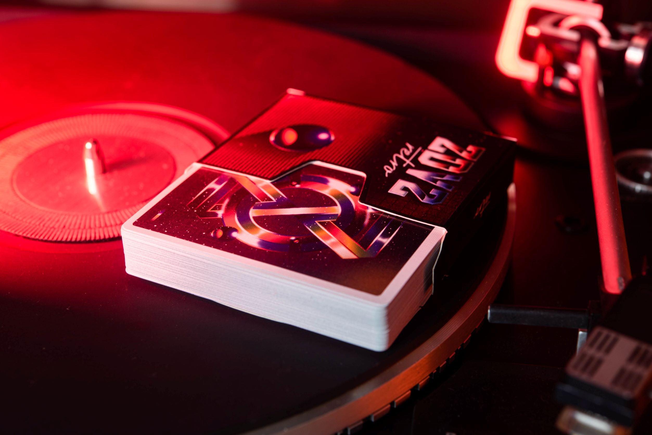 ZDV2 Retro Style Playing Cards - Classic Design for Poker, Magic Tricks & Game Nights | Perfect for Parties, Travel & Collectors