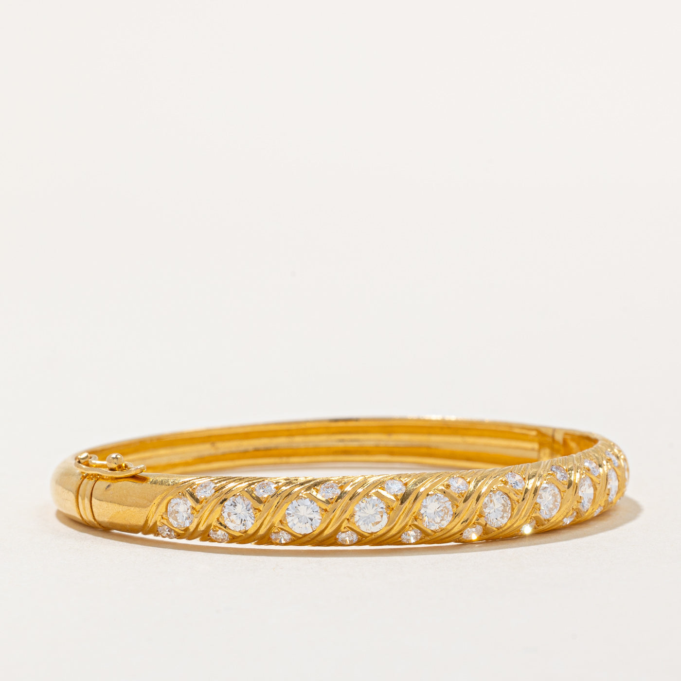 Bezel Set Diamond Bangle Bracelet - 1.75 Carat Total Weight (ctw) - Size 6 - Elegant Jewelry for Women, Perfect for Weddings, Anniversaries & Special Occasions