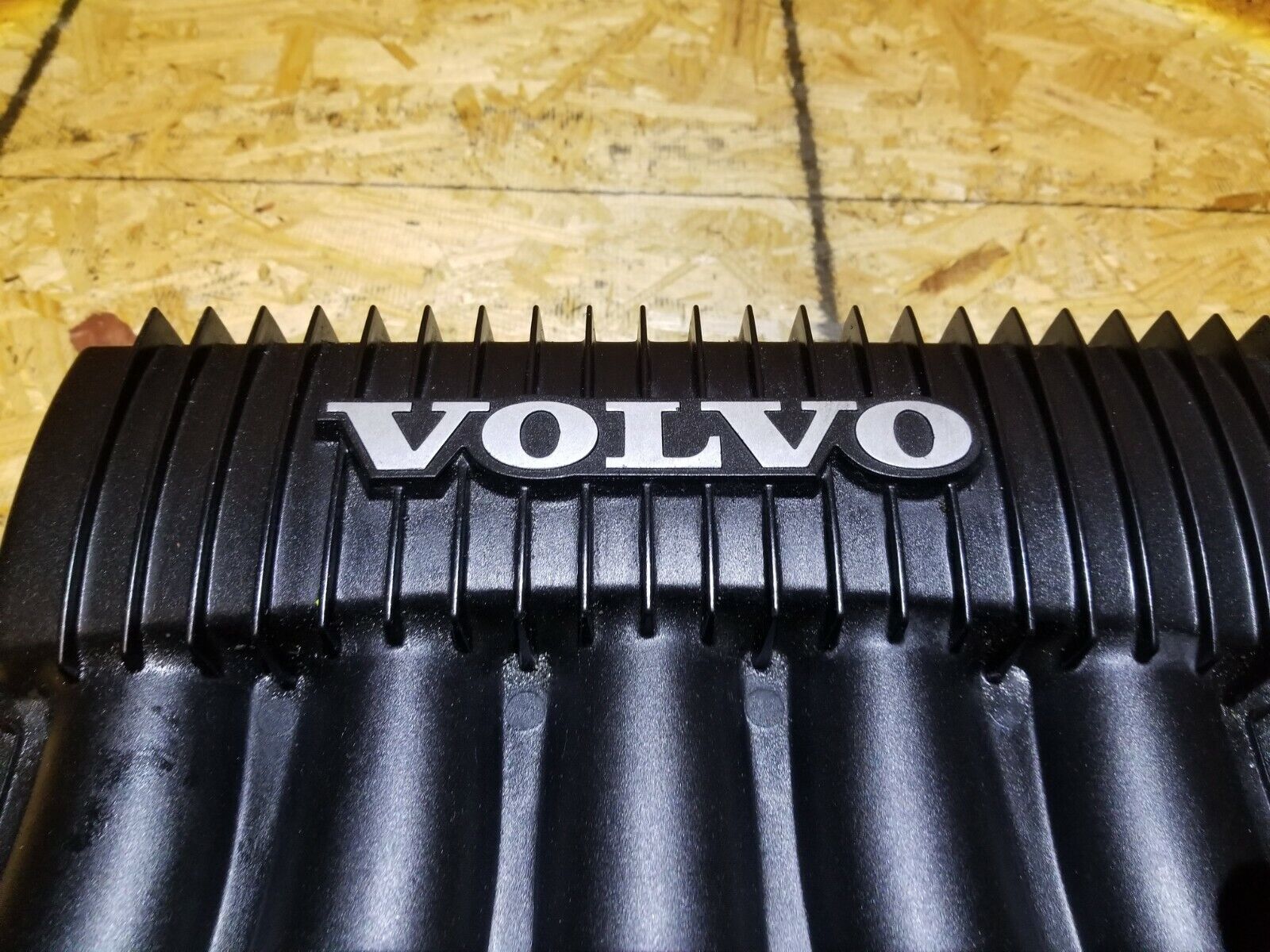 Original Volvo S40 2.4L Non-Turbo Intake Manifold (30646518) - OEM Replacement for 2005-2009 Models - Perfect for Engine Performance Upgrades & Repairs