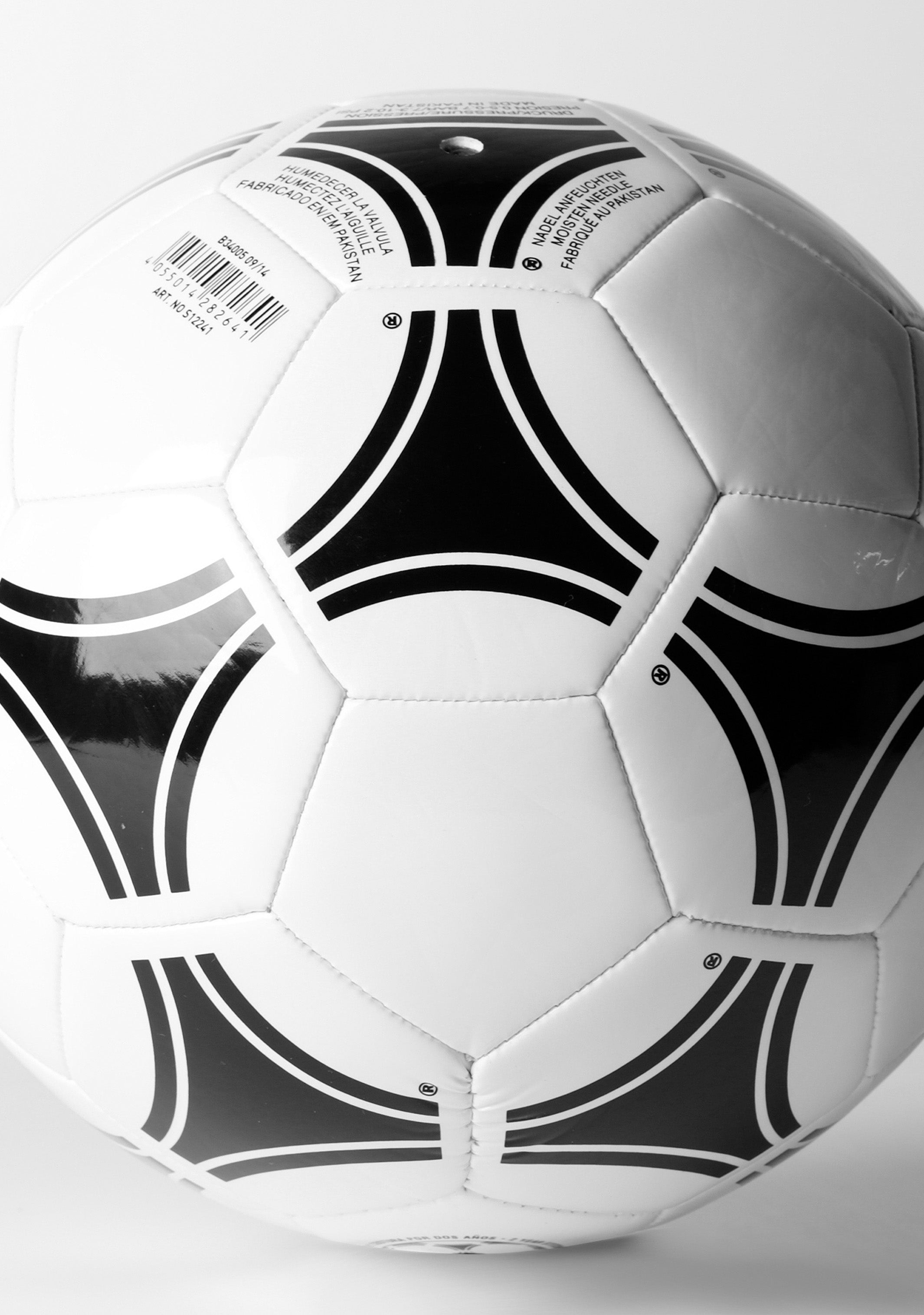 Adidas Tango Glider Soccer Ball - Official Size 5 Match Ball for Training & Games - Perfect for Indoor, Outdoor, Youth & Adult Football Practice