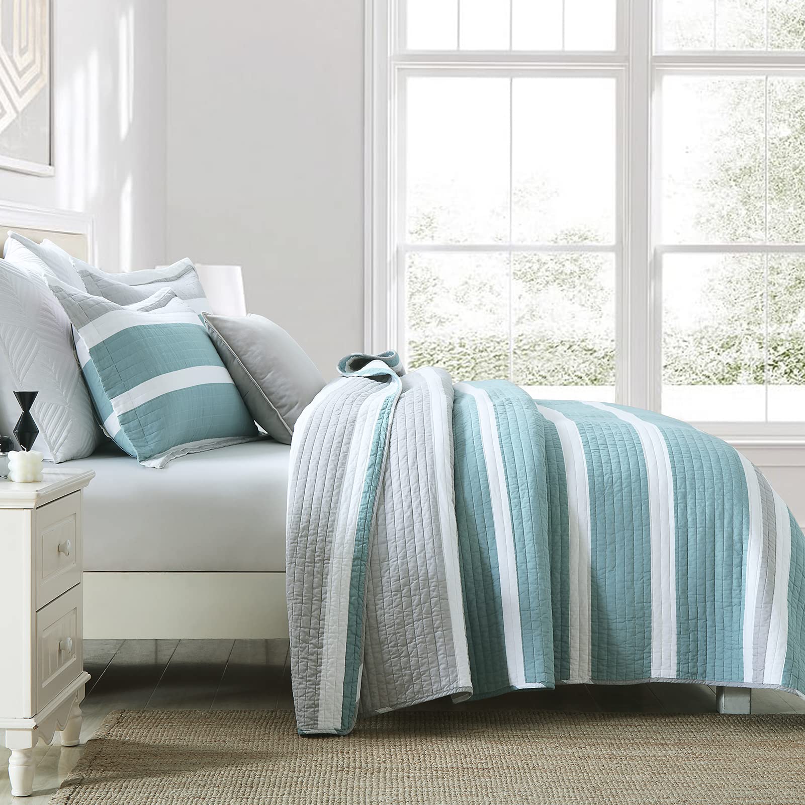 100% Cotton King Size Quilt Set - Lightweight Reversible Striped Bedspread for All Seasons | 3-Piece King Bedding Set in Grayish Green | Perfect for Master Bedroom, Guest Room & Cozy Home Decor