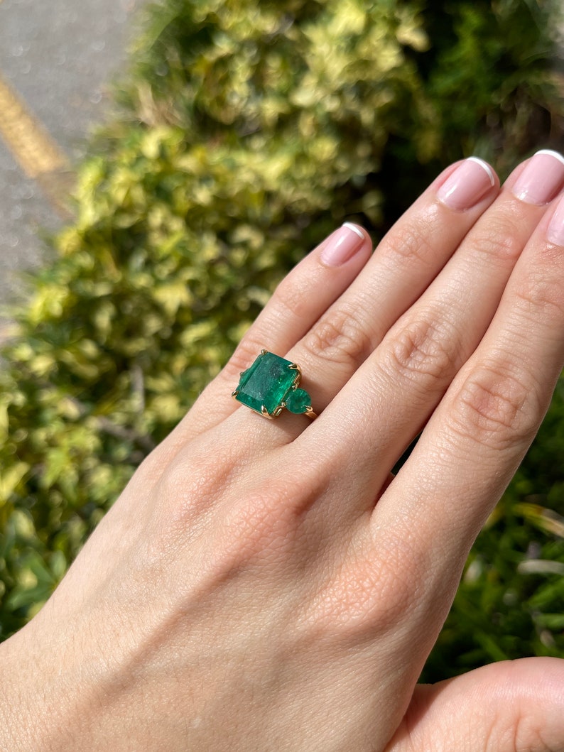 9.21tcw Large Dark Vibrant Green Emerald Trilogy Engagement Ring in 18K Yellow Gold - Perfect for Proposals, Anniversaries & Special Occasions