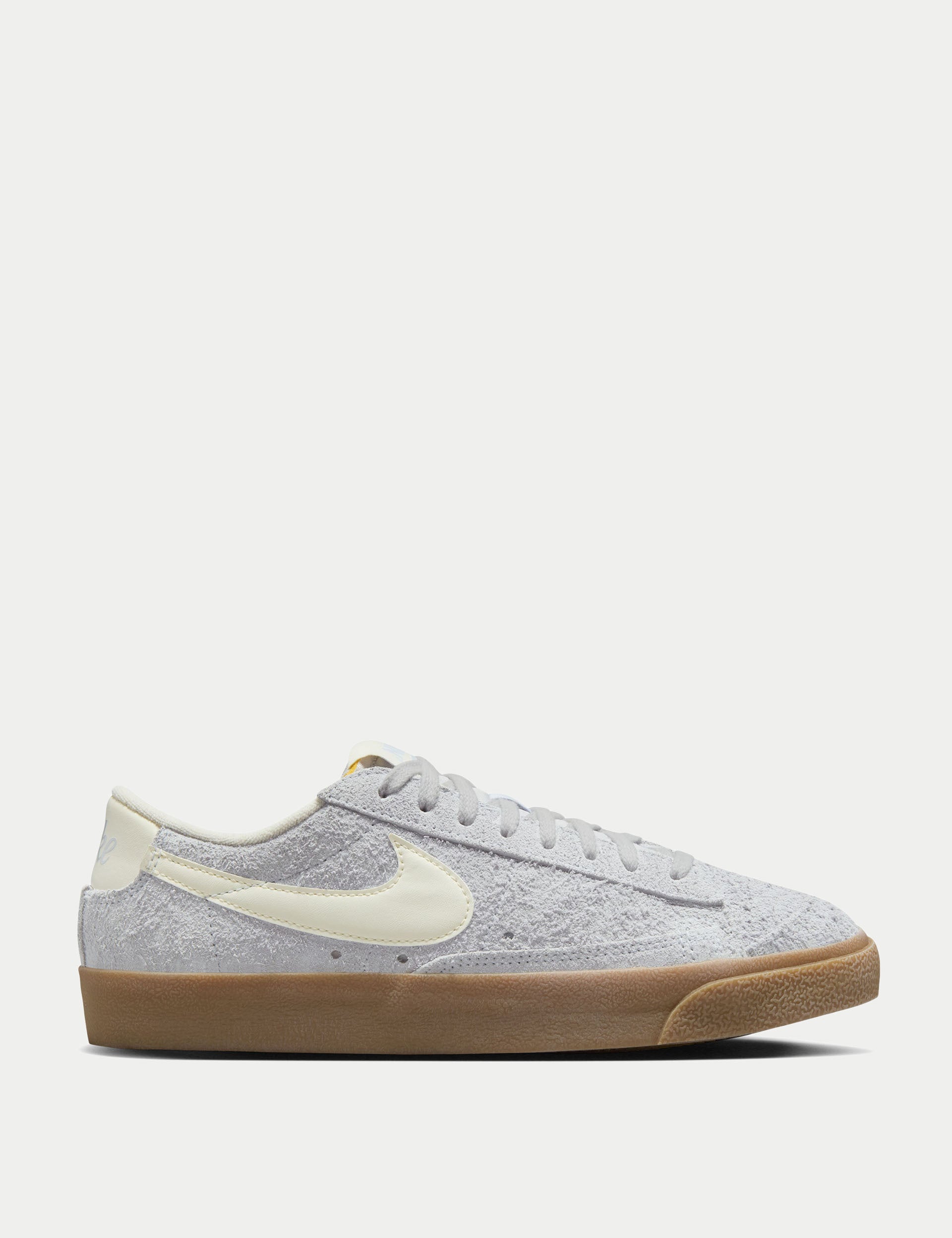 Nike Blazer Low '77 Vintage Sneakers - Football Grey/Pale Ivory/Gum Light Brown - Retro Basketball Shoes for Men & Women - Perfect for Casual Wear, Street Style & Vintage Fashion