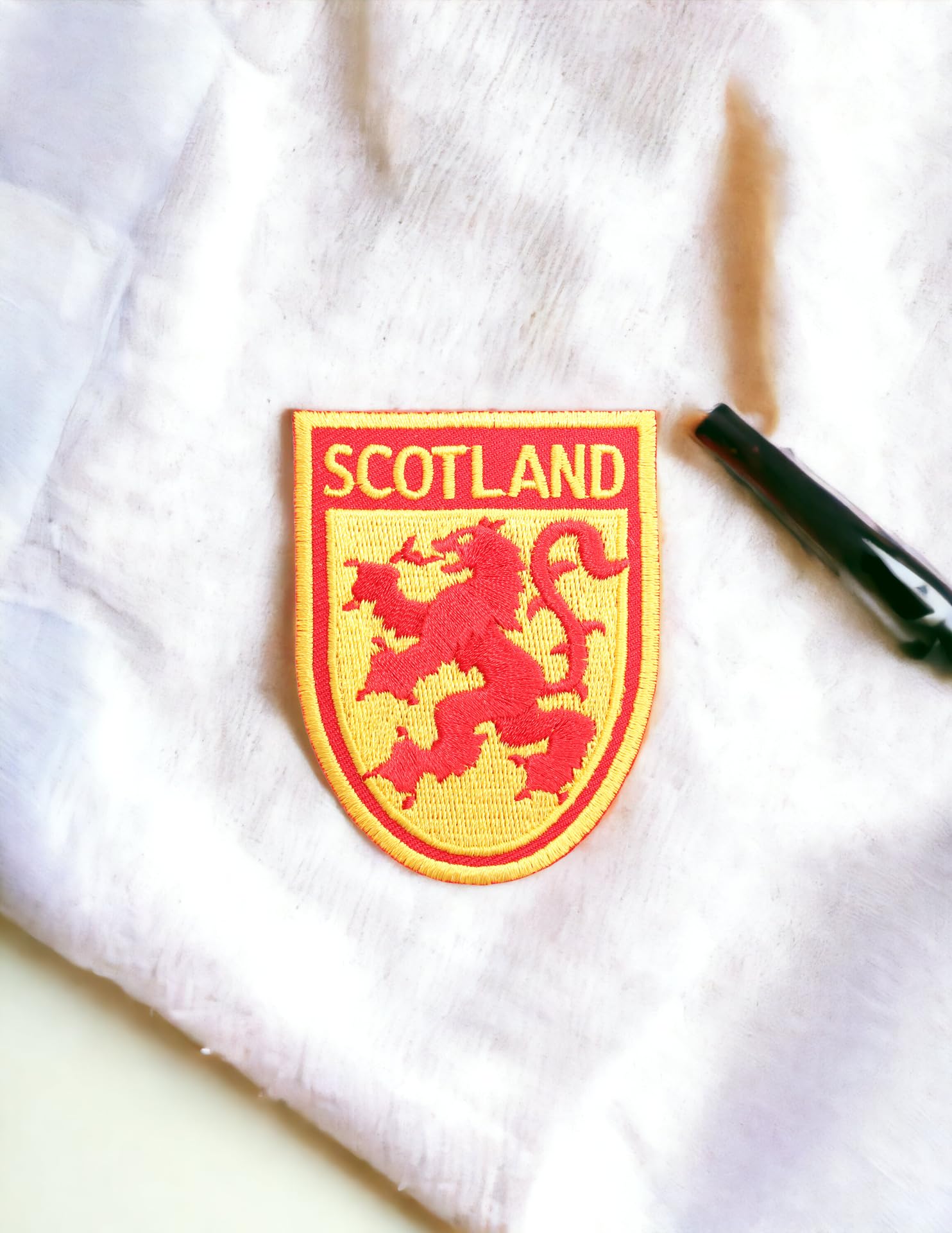 Scottish Lion Rampant Flag Patch - Embroidered Sew On/Iron On Fabric Badge with Scotland Shield - Perfect for Kilt Outfits, Backpacks & DIY Crafts
