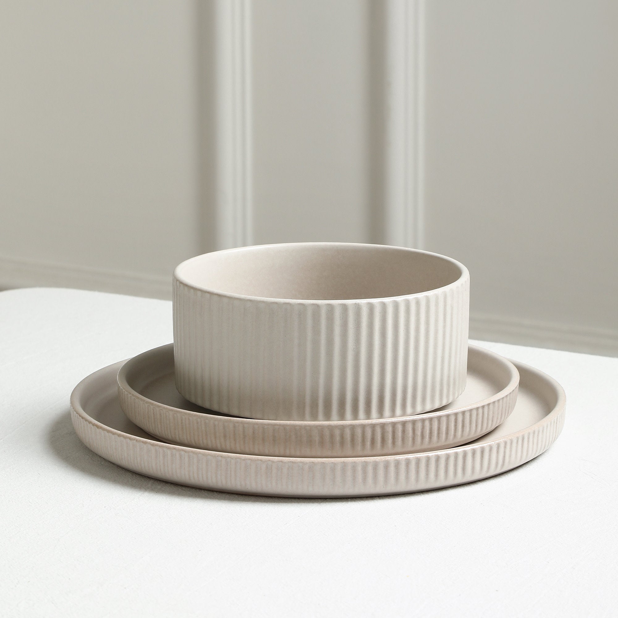 Haven Stoneware Bowl - Beige Ceramic Serving Bowl for Soup, Salad, Pasta | Microwave & Dishwasher Safe | Elegant Dining & Kitchen Decor
