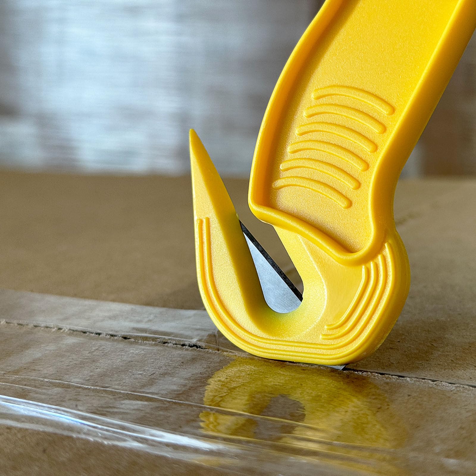 Thornton's Office Supplies Disposable Film Cutter - Sharp & Durable Steel Blade for Shrink Wrap, Stretch Wrap, Tape & Plastic Straps - Safe & Efficient Cutting Design (300 Pack, Yellow) - Perfect for Packaging, Shipping & Warehouse Use