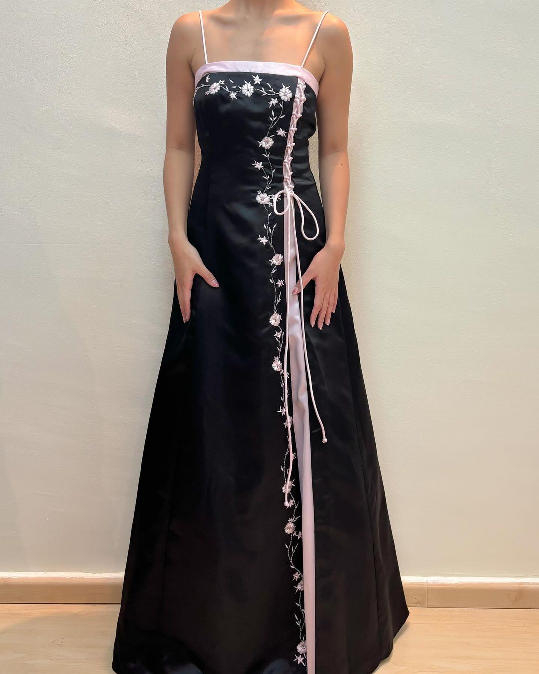 Vintage A-Line Black Long Prom Dress with Floral Details - Elegant Formal Party Gown J5146 | Perfect for Homecoming, Prom Night, Evening Galas & Special Occasions
