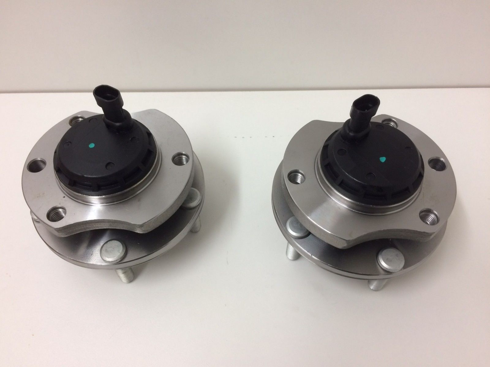 Holden Commodore VTS2 VX VY VZ Front Wheel Hub and Bearing Assembly Pair - Replacement for Front Wheel Bearing & Hub, Perfect for DIY Car Repair & Maintenance