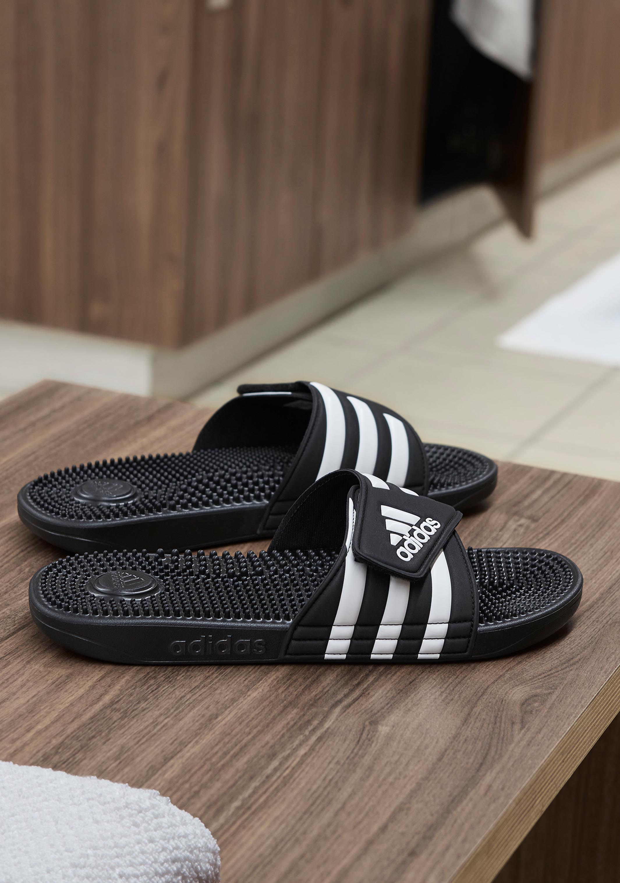 Adidas Men's Adissage Slide Sandals - Comfortable Athletic Slides for Casual Wear, Pool, Beach & Gym - Breathable & Lightweight Design