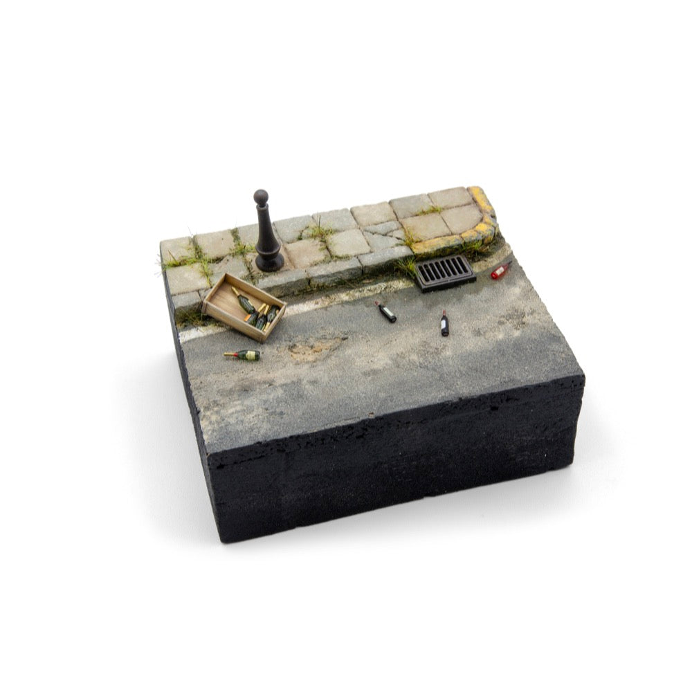 AK Interactive 35018 1/35 Scale Model Bottles & Cans Set - Perfect for Dioramas, Military Models & Miniature Scenes