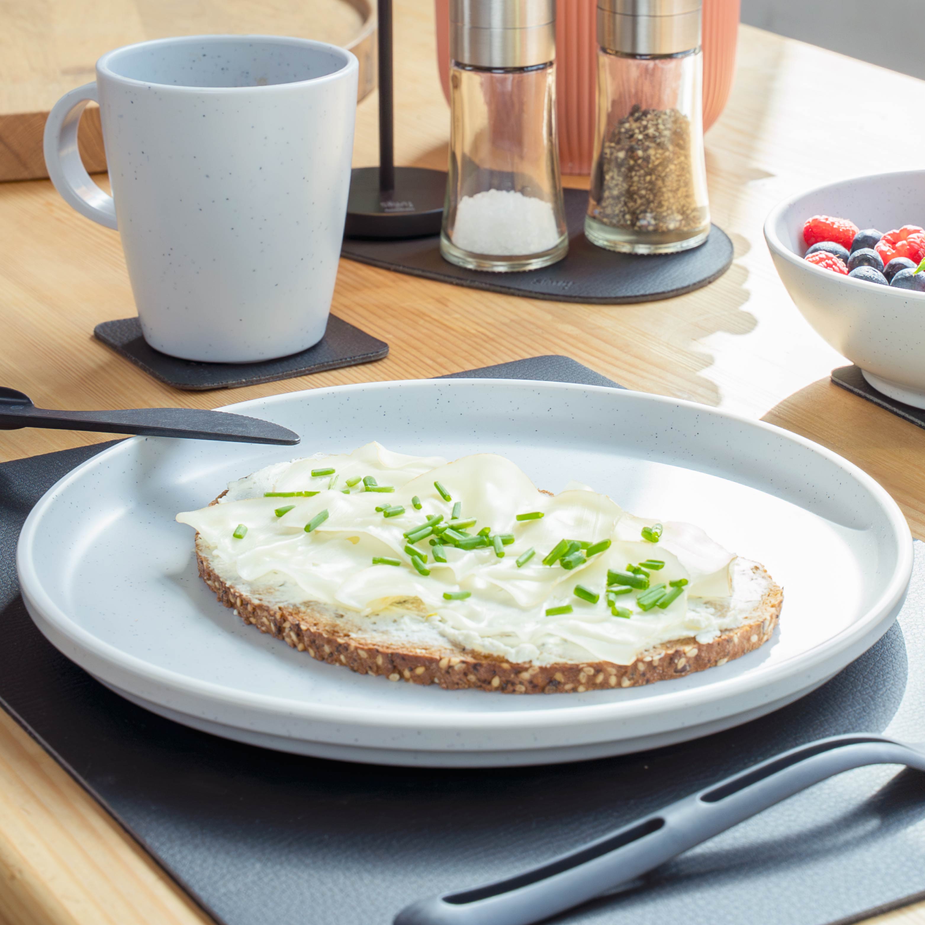 DOLOMIT WHITE Plastic Plates with Magnet - 25 cm Set of 6, Durable Melamine Dinner Plates for Kitchen, Camping & Outdoor Picnics