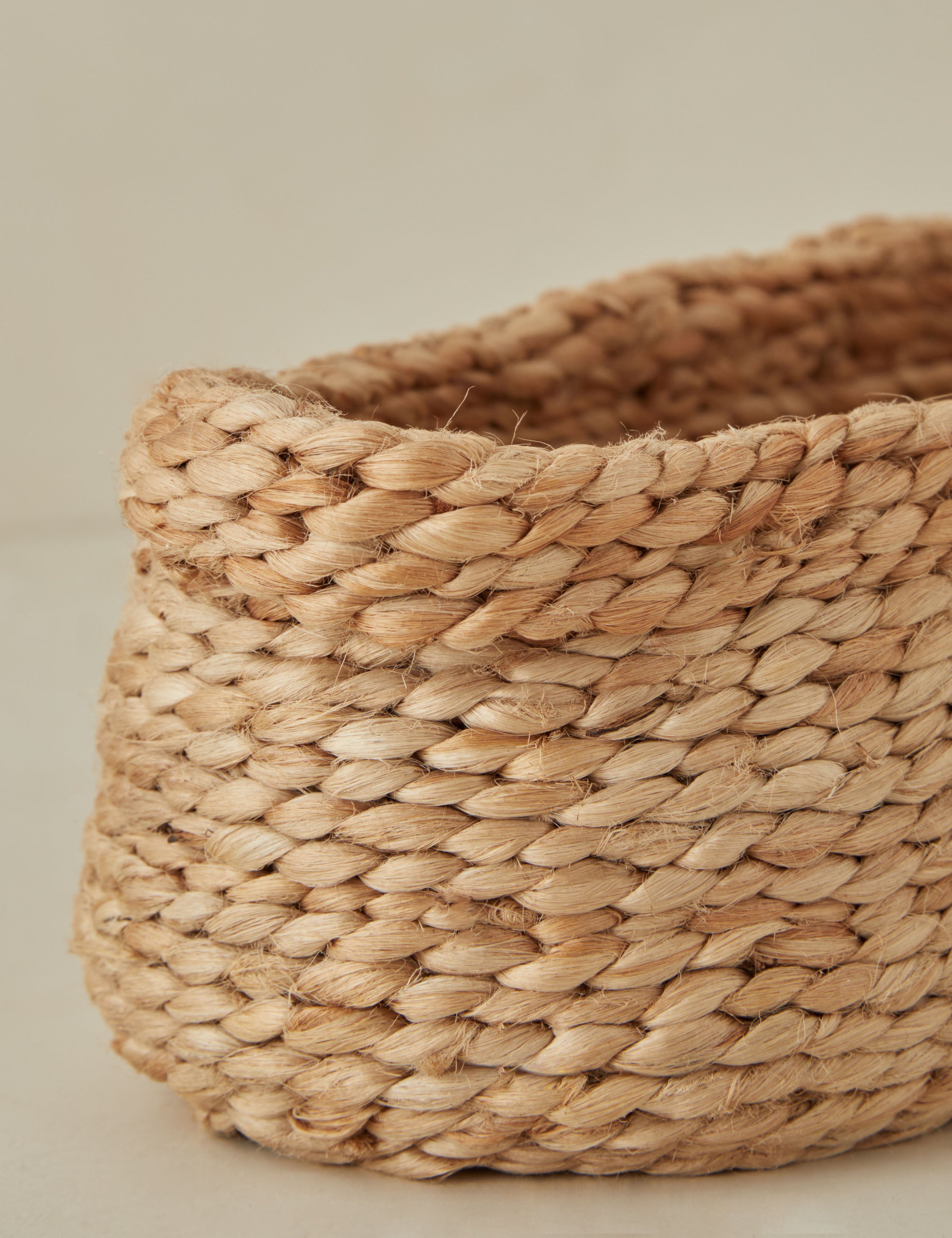 J'Jute Camp Cove Basket - Eco-Friendly Handwoven Storage Basket for Home, Laundry, Picnic & Beach - Perfect for Organizing, Decor & Gifts