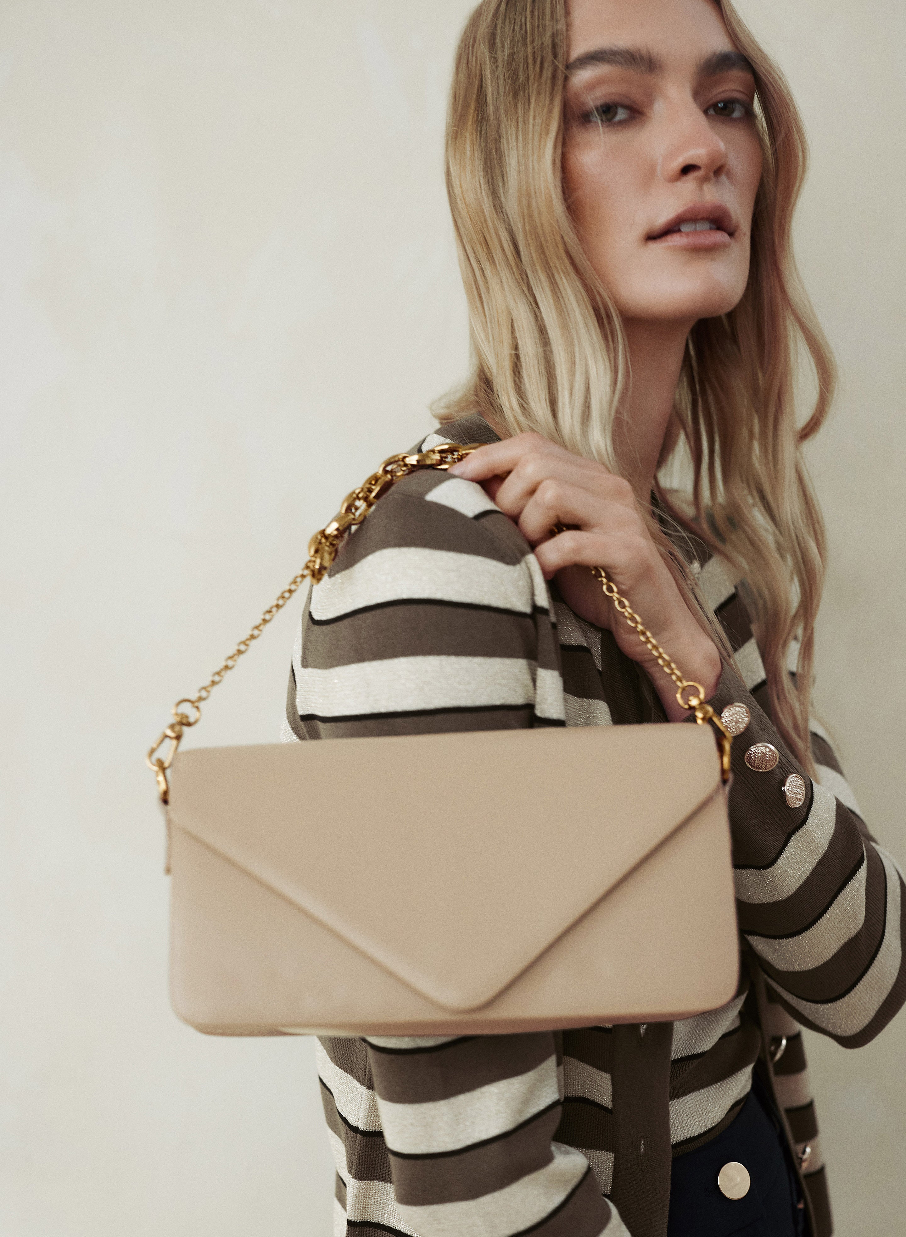 Trendy Envelope Chain Bag for Women - Stylish Crossbody Purse for Daily Use, Parties & Travel | Fashionable Shoulder Bag with Adjustable Strap