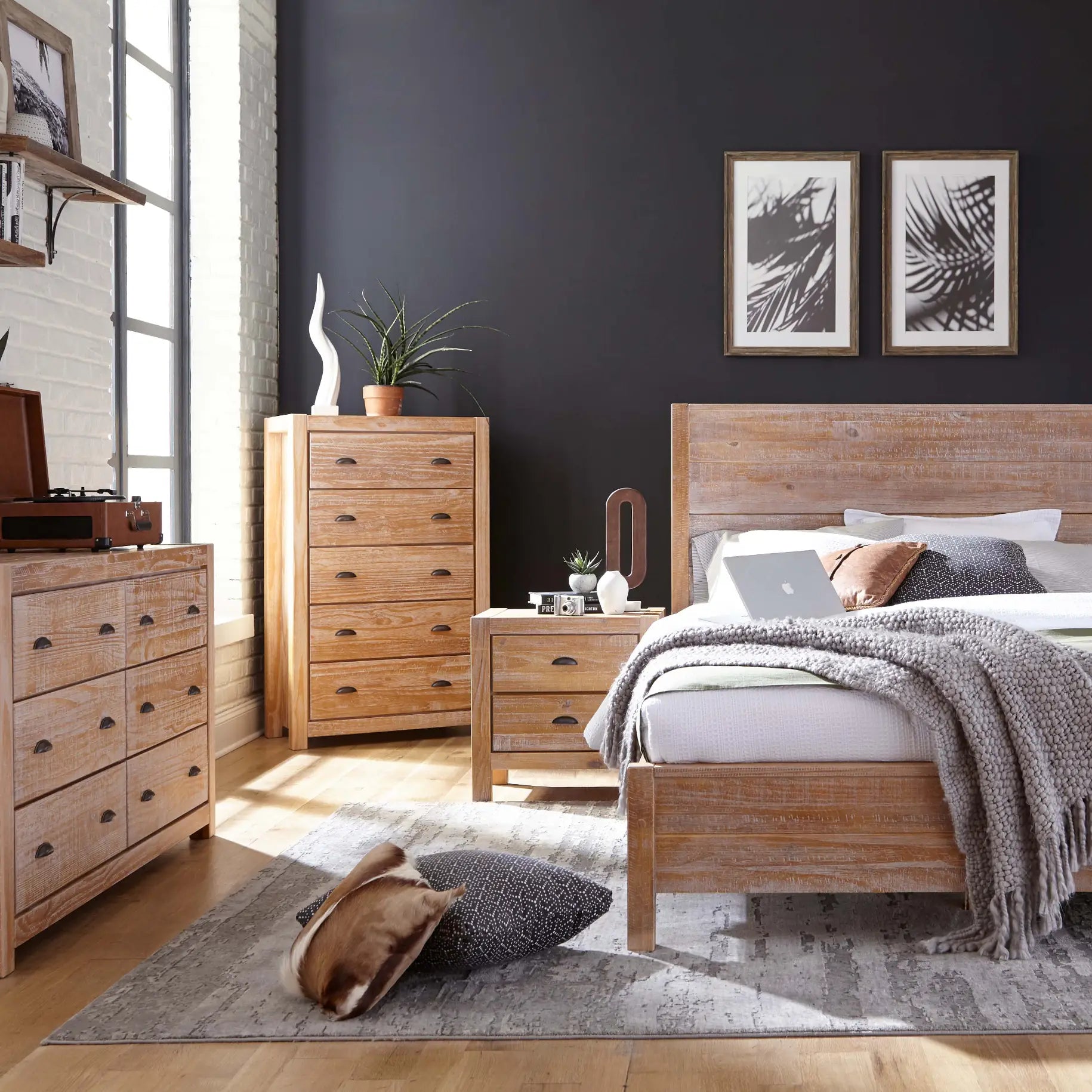 Montauk 5-Piece Bedroom Set - Queen Size Bed, Dresser, Nightstands & Mirror - Modern Farmhouse Furniture for Cozy Home Decor