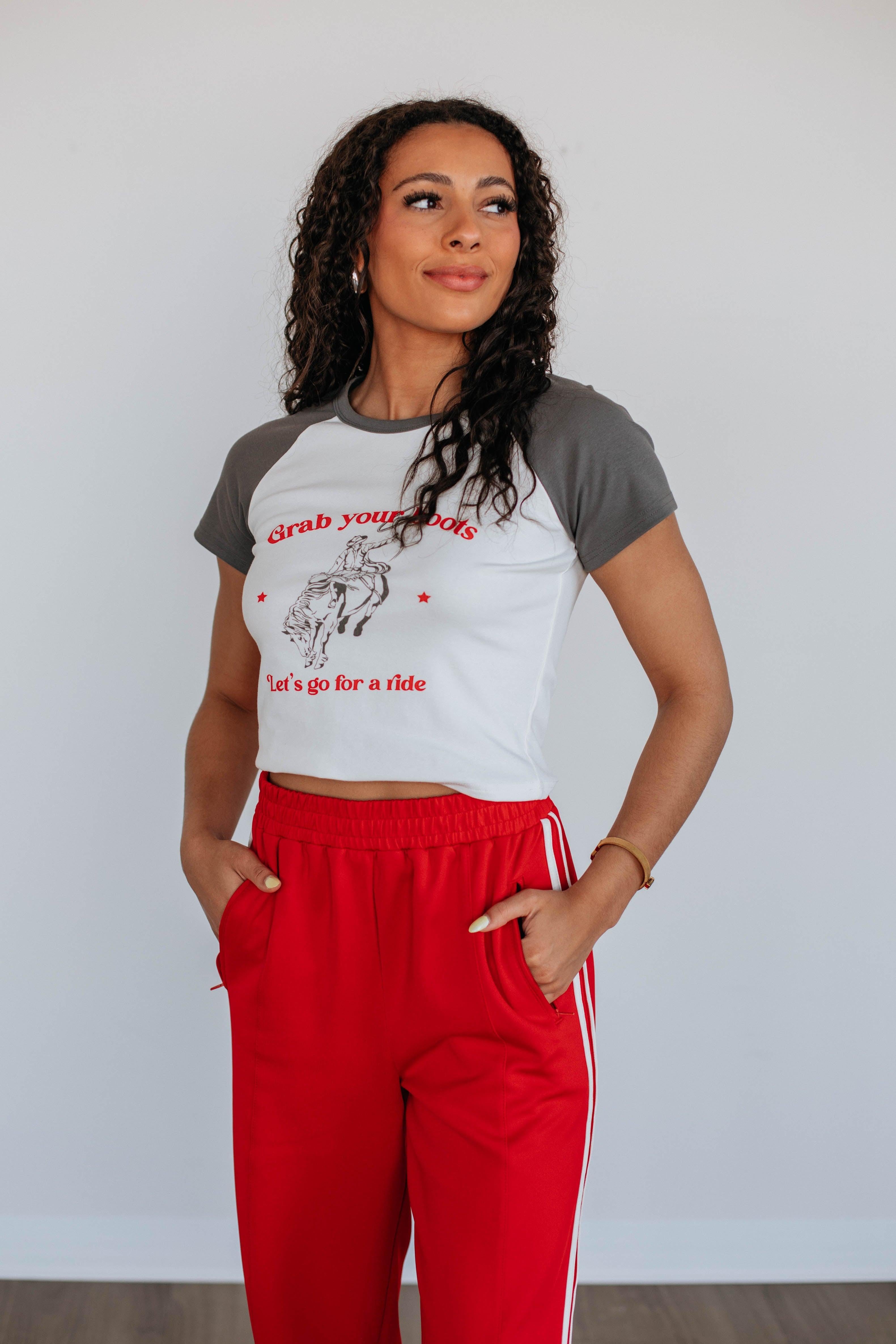 Trendy Graphic Tee with Boots Design - Stylish Casual T-Shirt for Women & Men - Perfect for Streetwear, Outings & Everyday Fashion