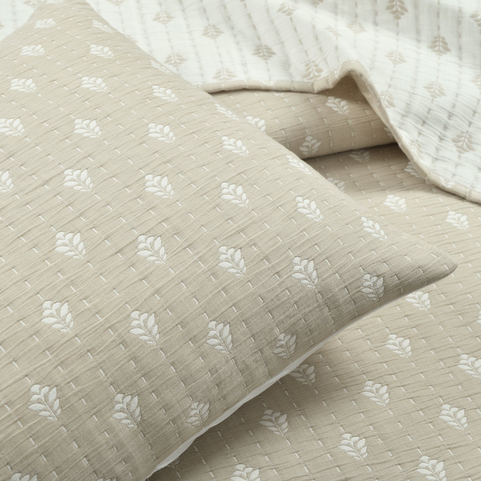 Hygge Kantha Hand-Stitched Yarn-Dyed Cotton Jacquard Quilt Coverlet Set - Cozy Bedding for Boho Chic & Farmhouse Style Bedrooms