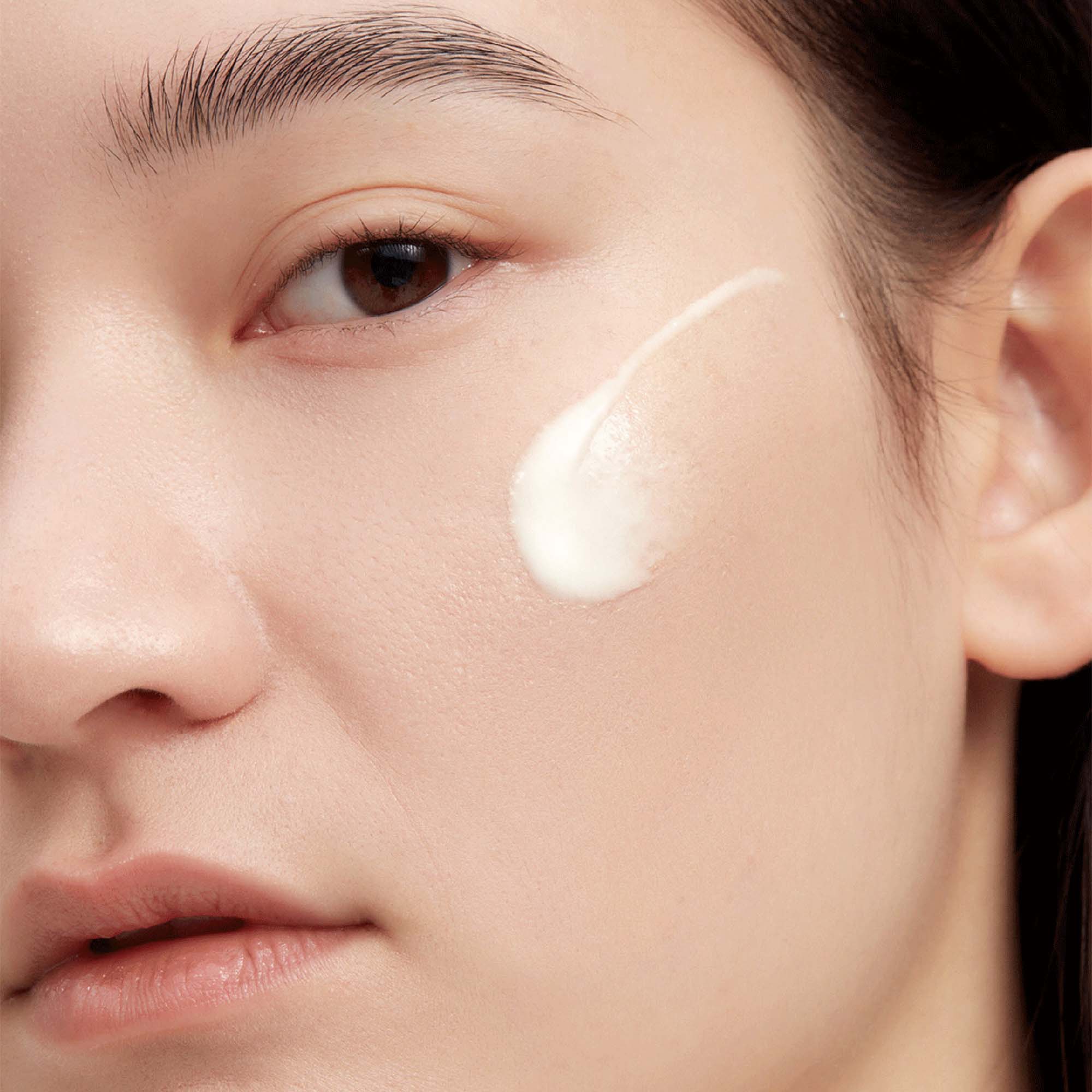 Augustinus Bader The Cream | Cell Rejuvenating Priming Moisturizer for Face | Hydrates & Smooths Skin | Perfect for Daily Skincare Routine & Makeup Prep