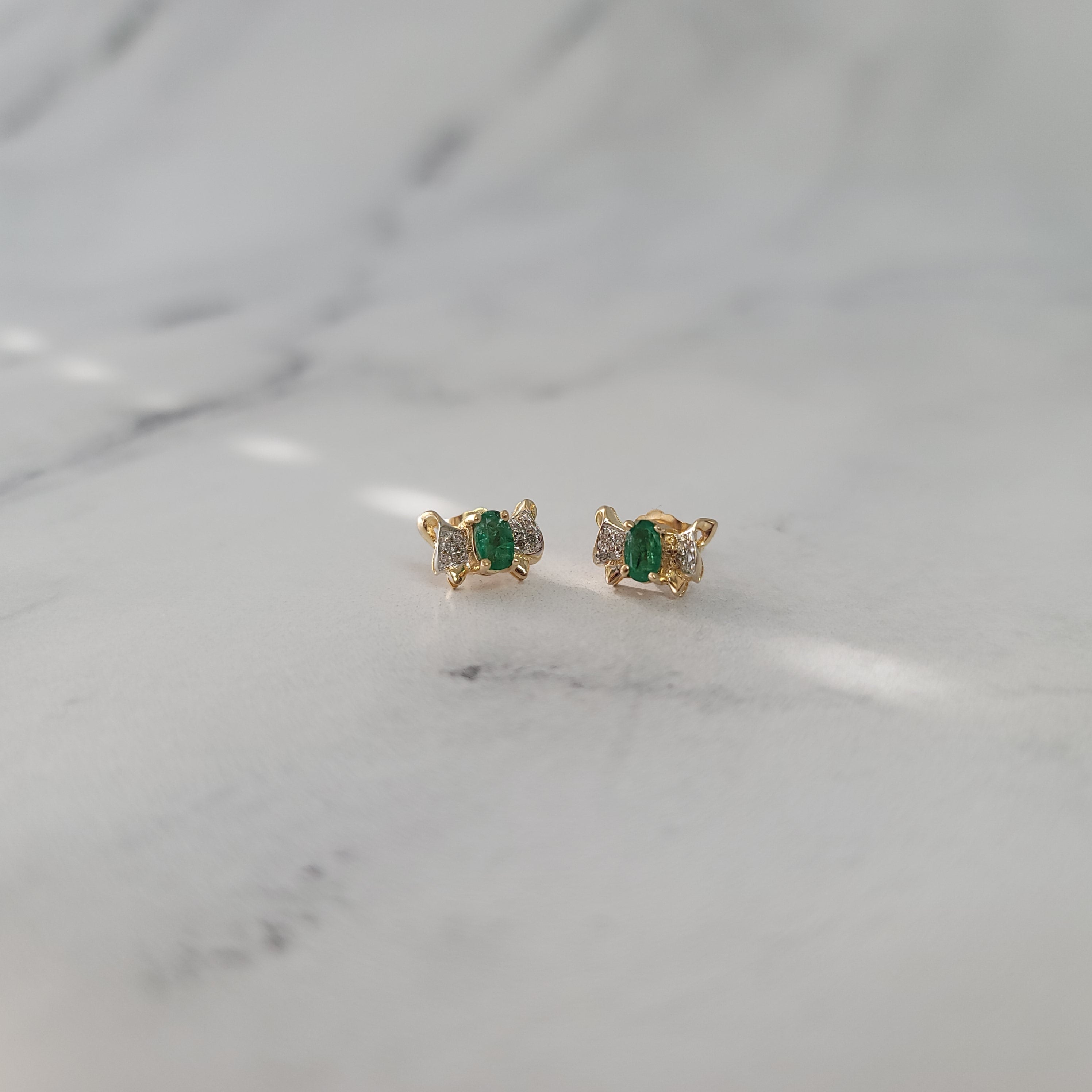 14K Yellow Gold Bowtie Emerald & Diamond Earrings - 0.50cttw Elegant Dangle Earrings for Women, Perfect for Weddings, Parties & Special Occasions