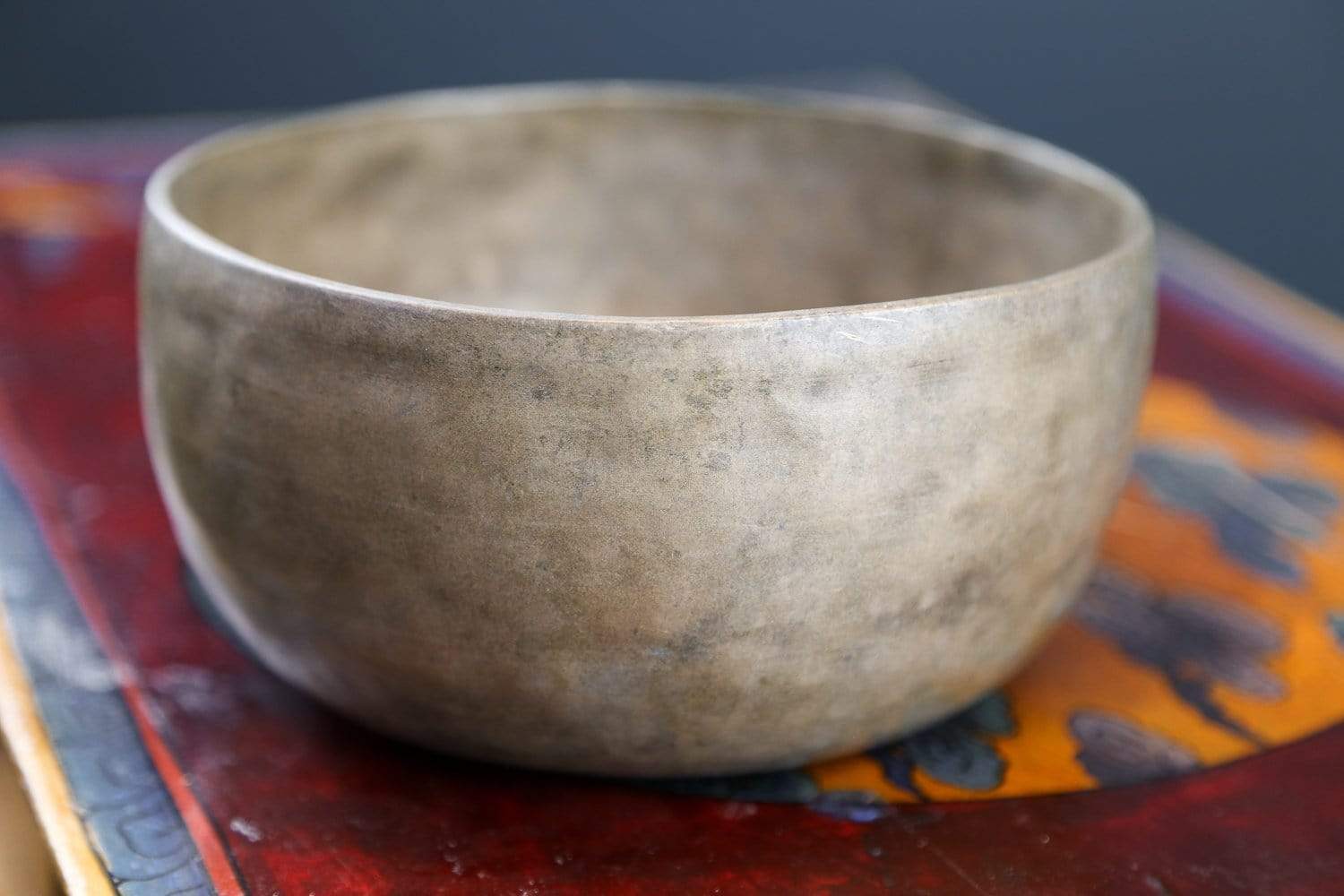 Handcrafted Flowing Energy Antique Tibetan Singing Bowl for Meditation, Yoga & Sound Healing - Perfect for Stress Relief, Mindfulness Practice & Spiritual Relaxation